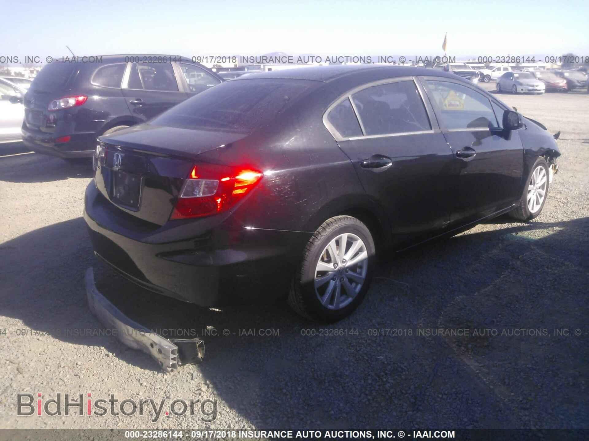 2012 Honda Civic - VIN: 2HGFB2F81CH302217 - Photo 4