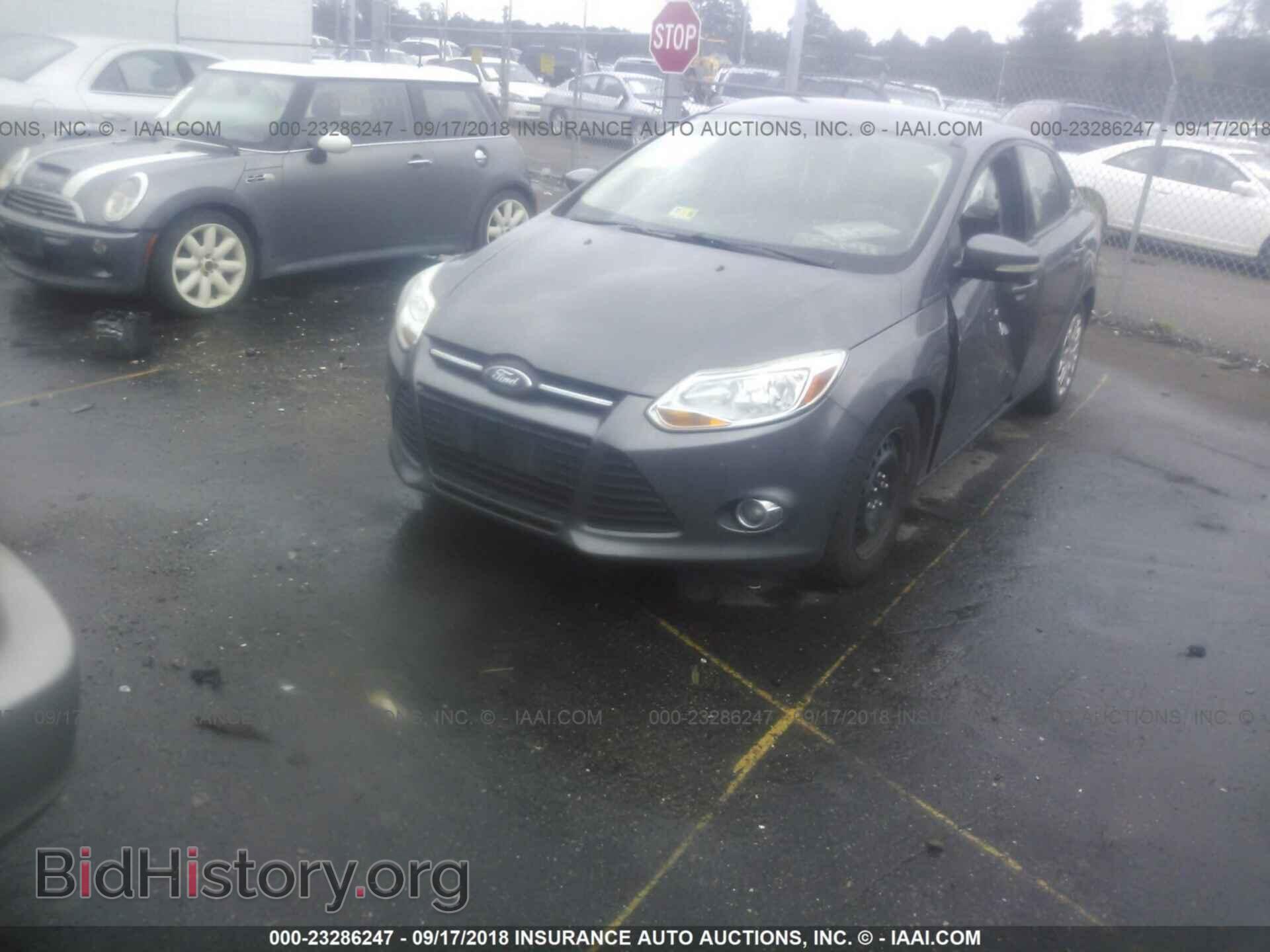 2012 Ford Focus - VIN: 1FAHP3F21CL232303 - Photo 2
