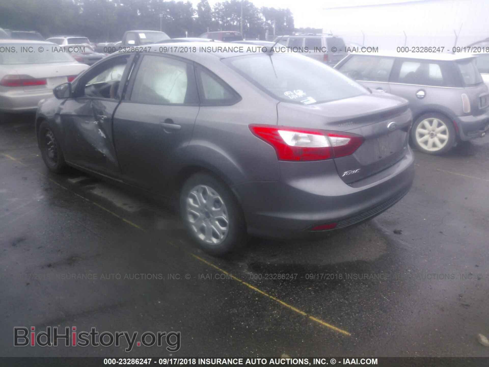 2012 Ford Focus - VIN: 1FAHP3F21CL232303 - Photo 3