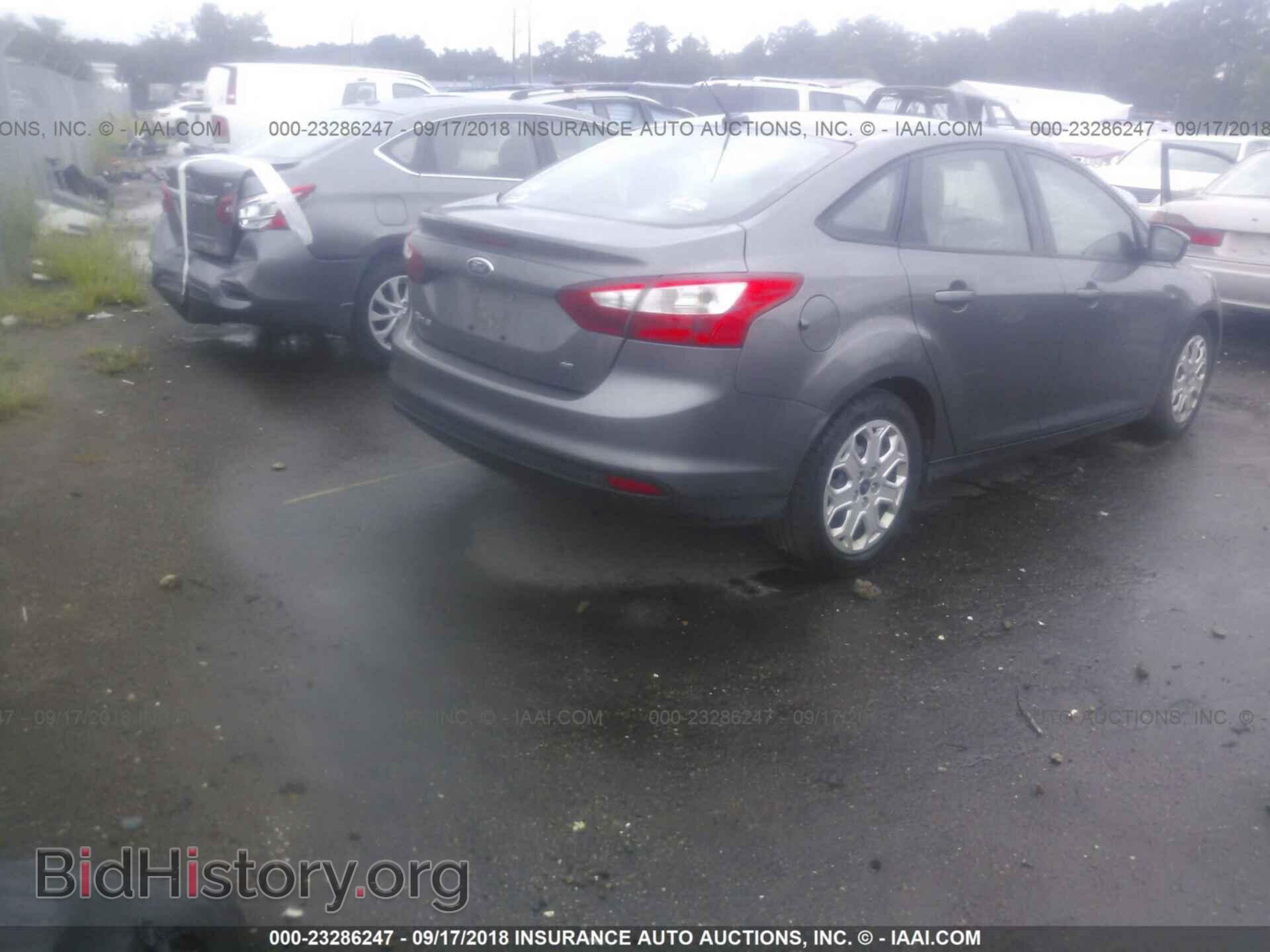 2012 Ford Focus - VIN: 1FAHP3F21CL232303 - Photo 4