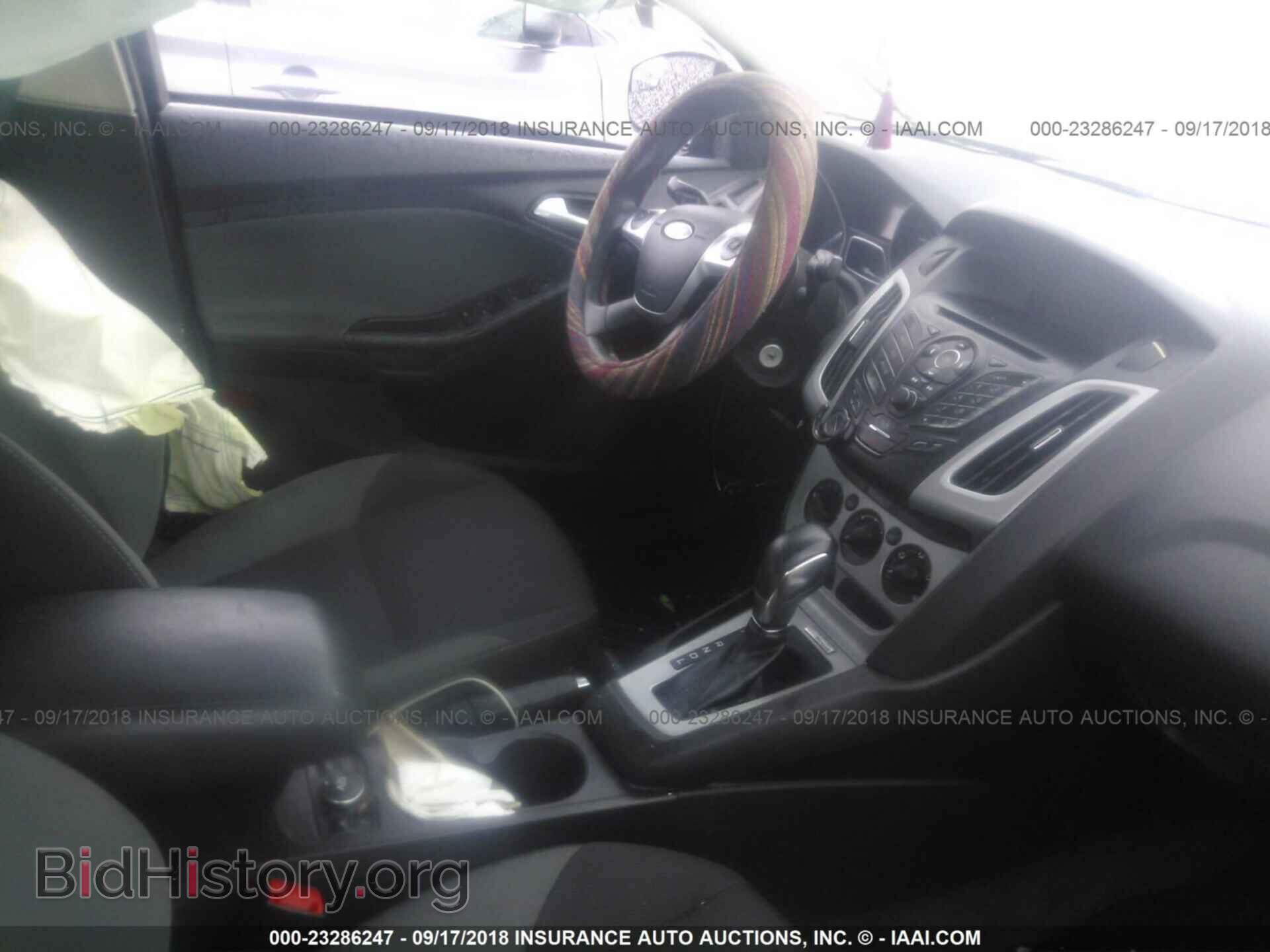 2012 Ford Focus - VIN: 1FAHP3F21CL232303 - Photo 5