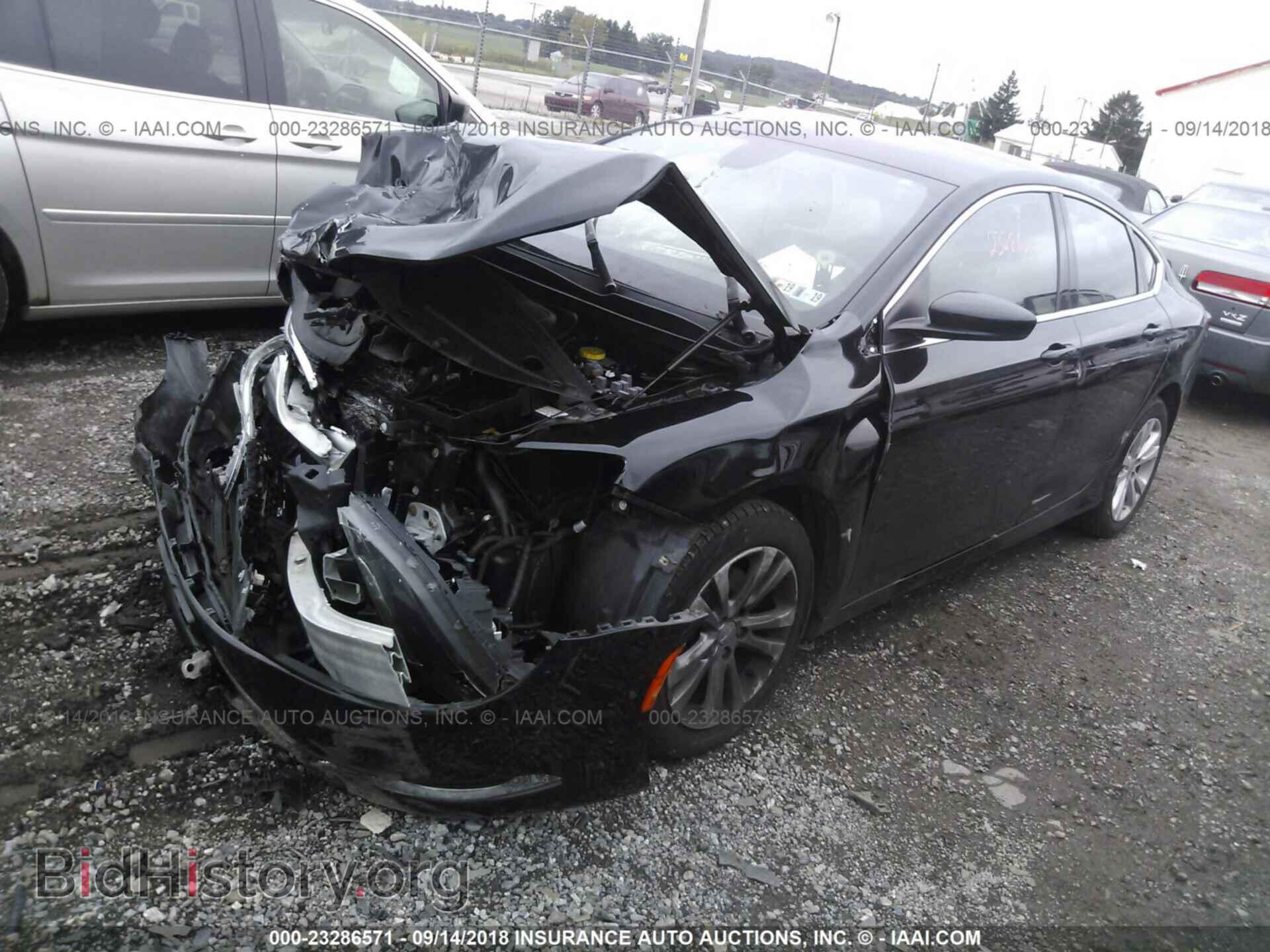 2015 Chrysler 200 - VIN: 1C3CCCAB2FN611556 - Photo 2