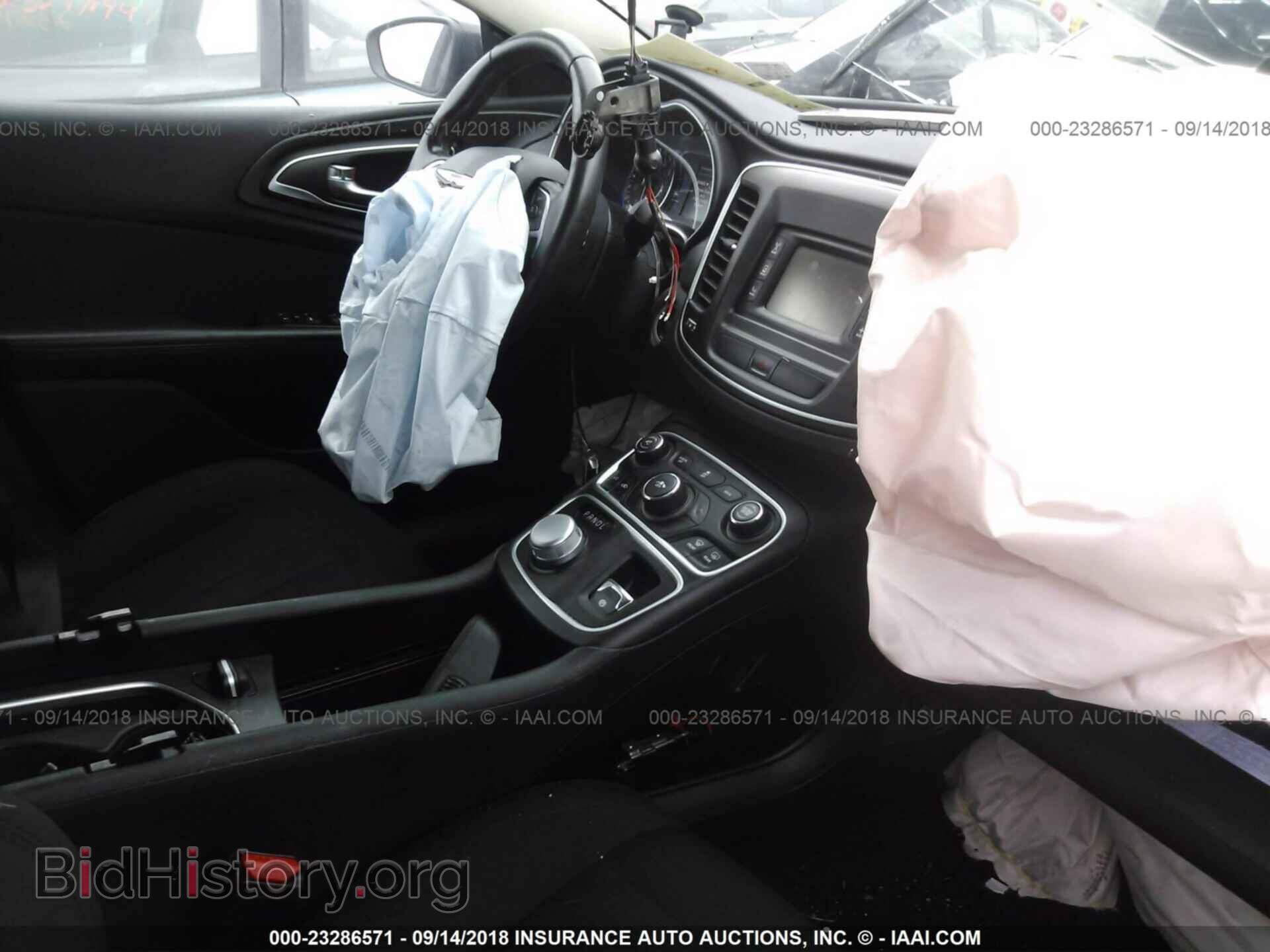 2015 Chrysler 200 - VIN: 1C3CCCAB2FN611556 - Photo 5