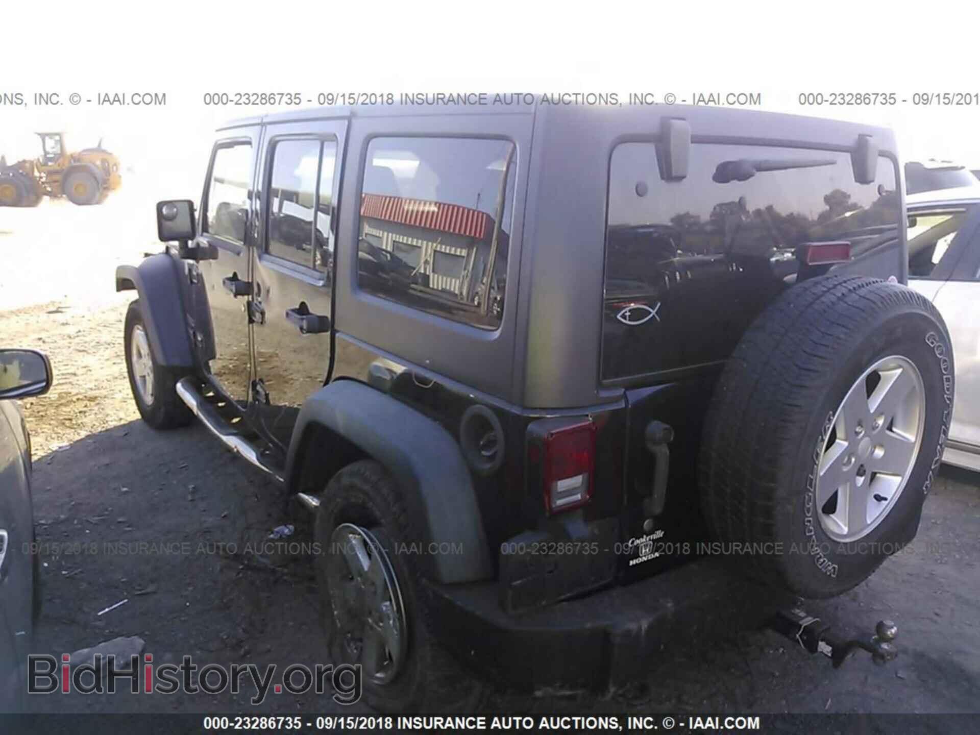 2011 Jeep Wrangler - VIN: 1J4BA3H13BL612337 - Фото 3