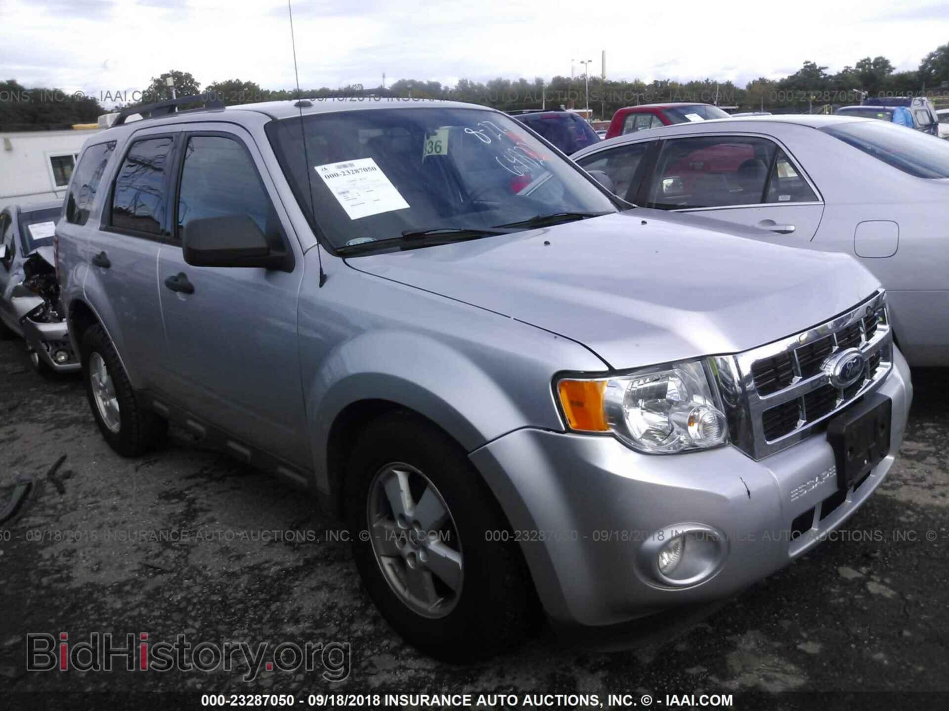 Photo 1FMCU0D78BKC25553 - Ford Escape 2011