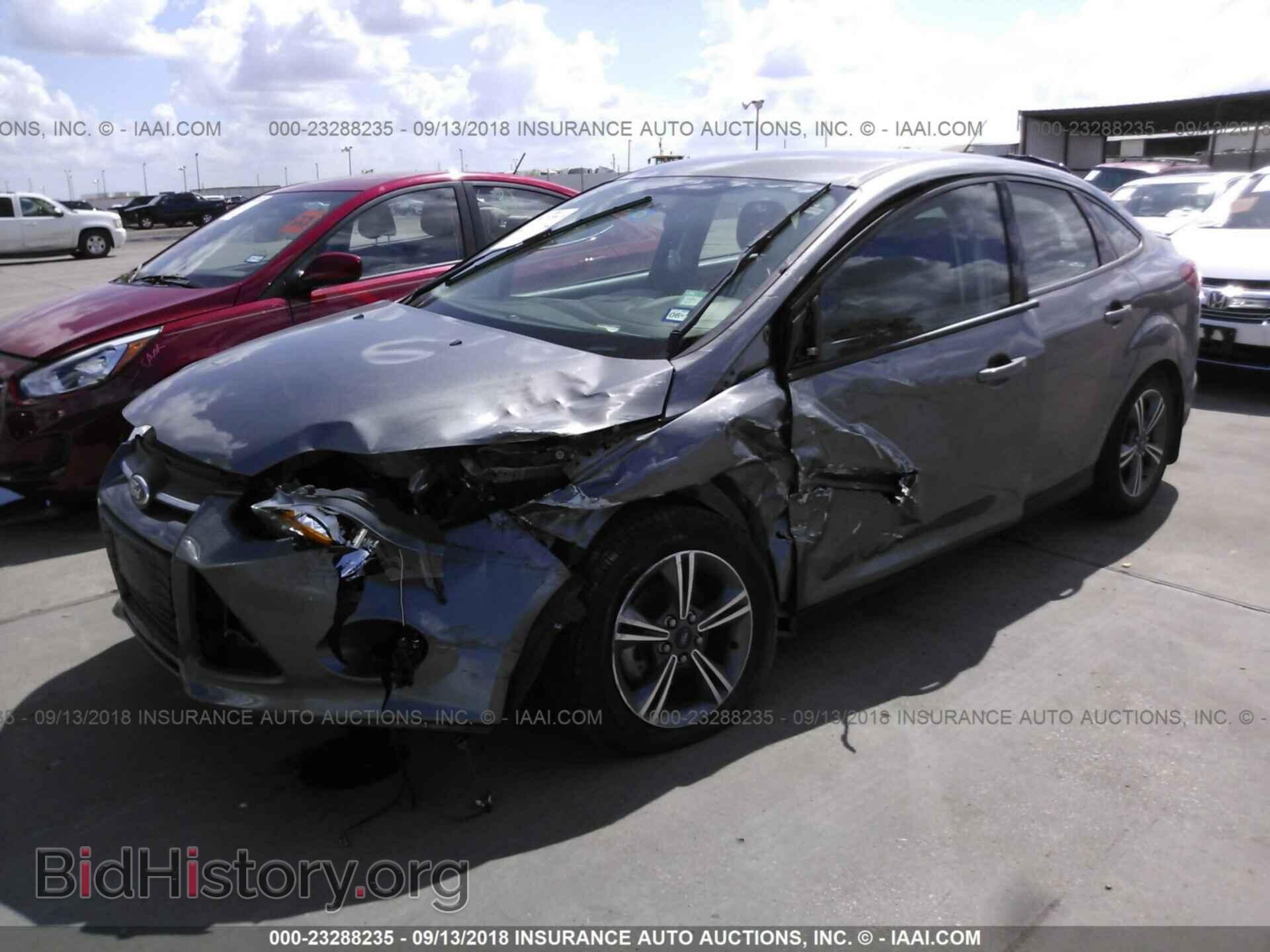 2014 Ford Focus - VIN: 1FADP3F22EL423956 - Фото 2