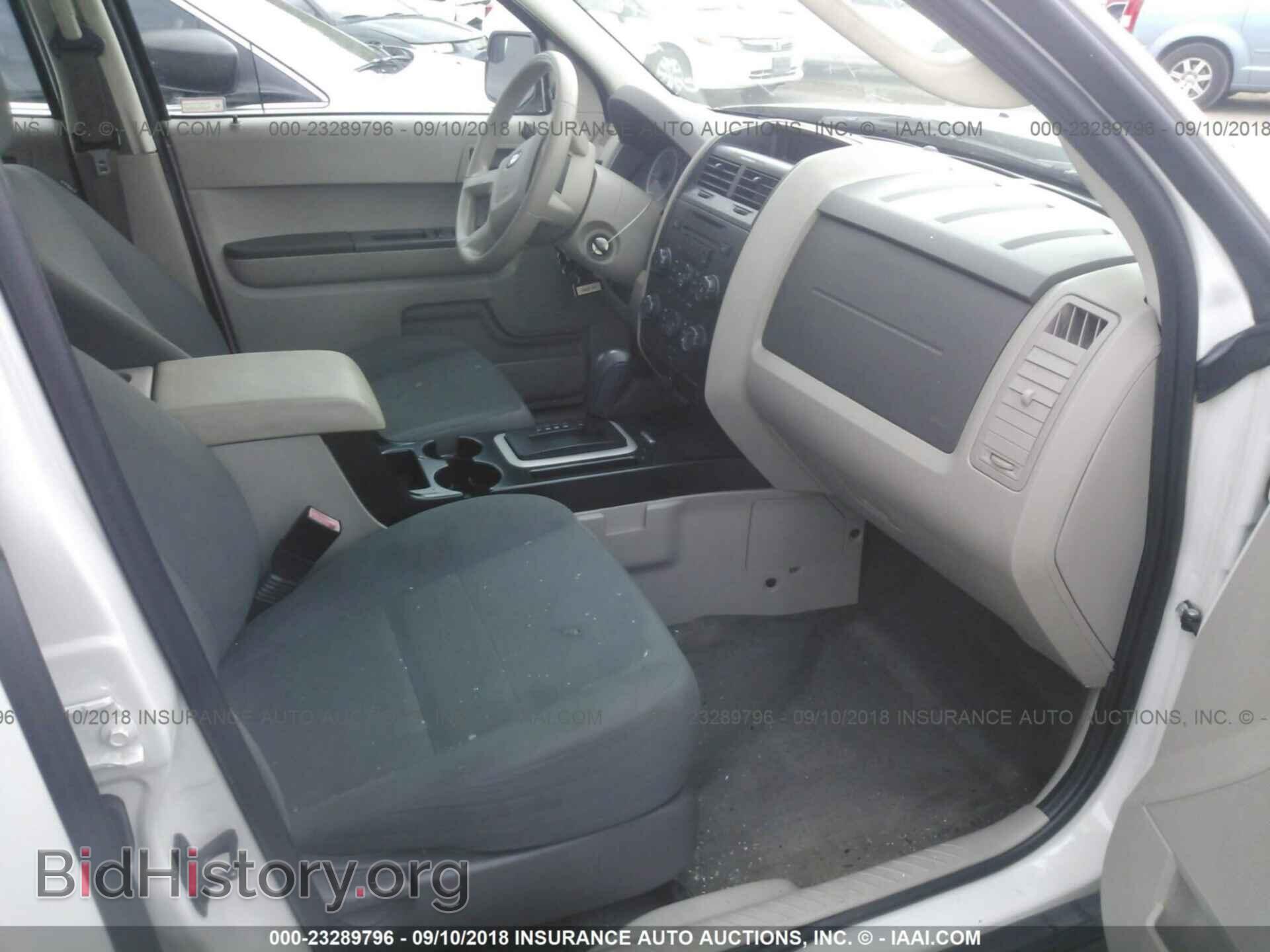 2011 Ford Escape - VIN: 1FMCU0C78BKB18794 - Фото 5