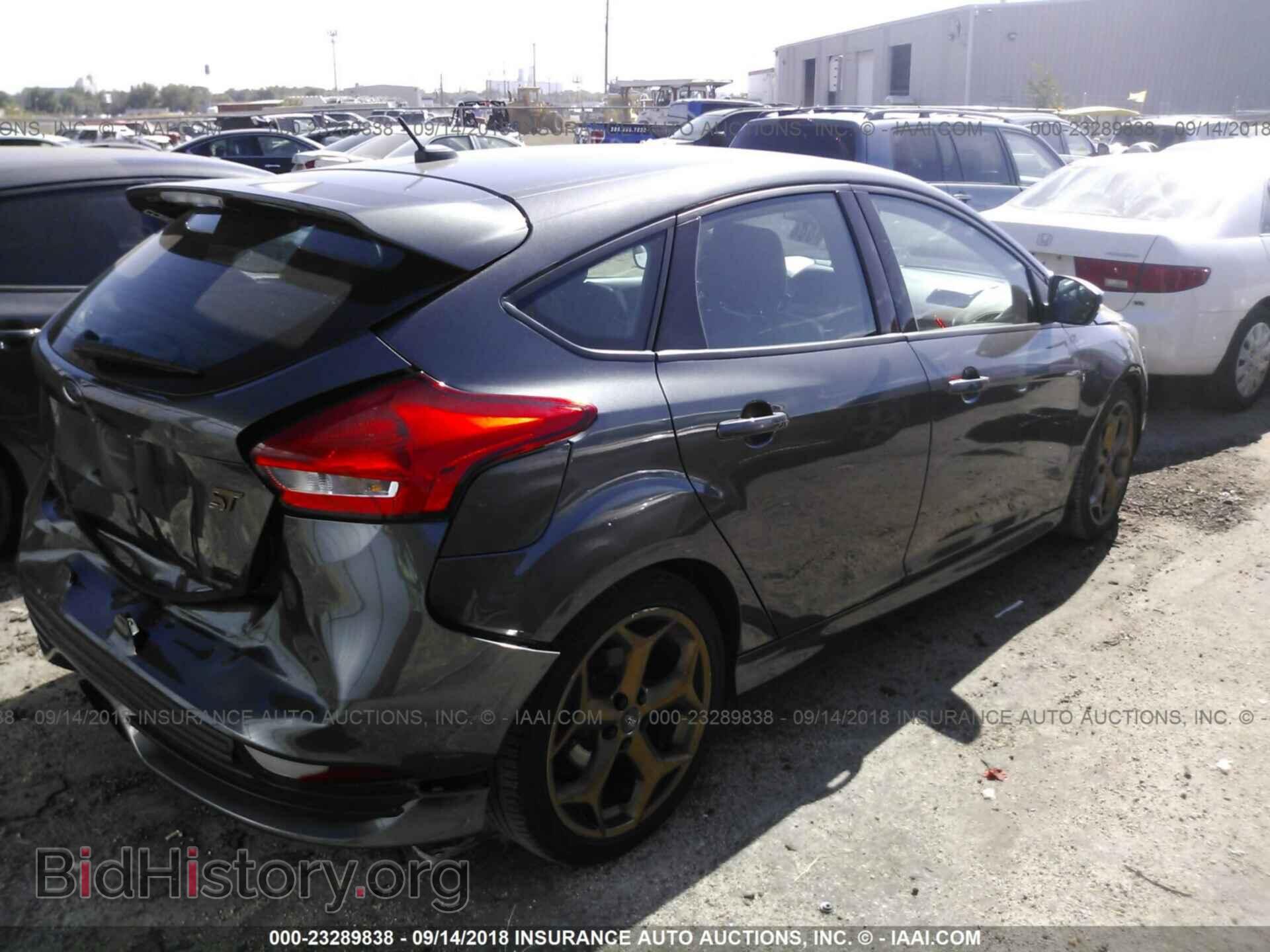 2015 Ford Focus - VIN: 1FADP3L96FL261512 - Photo 4