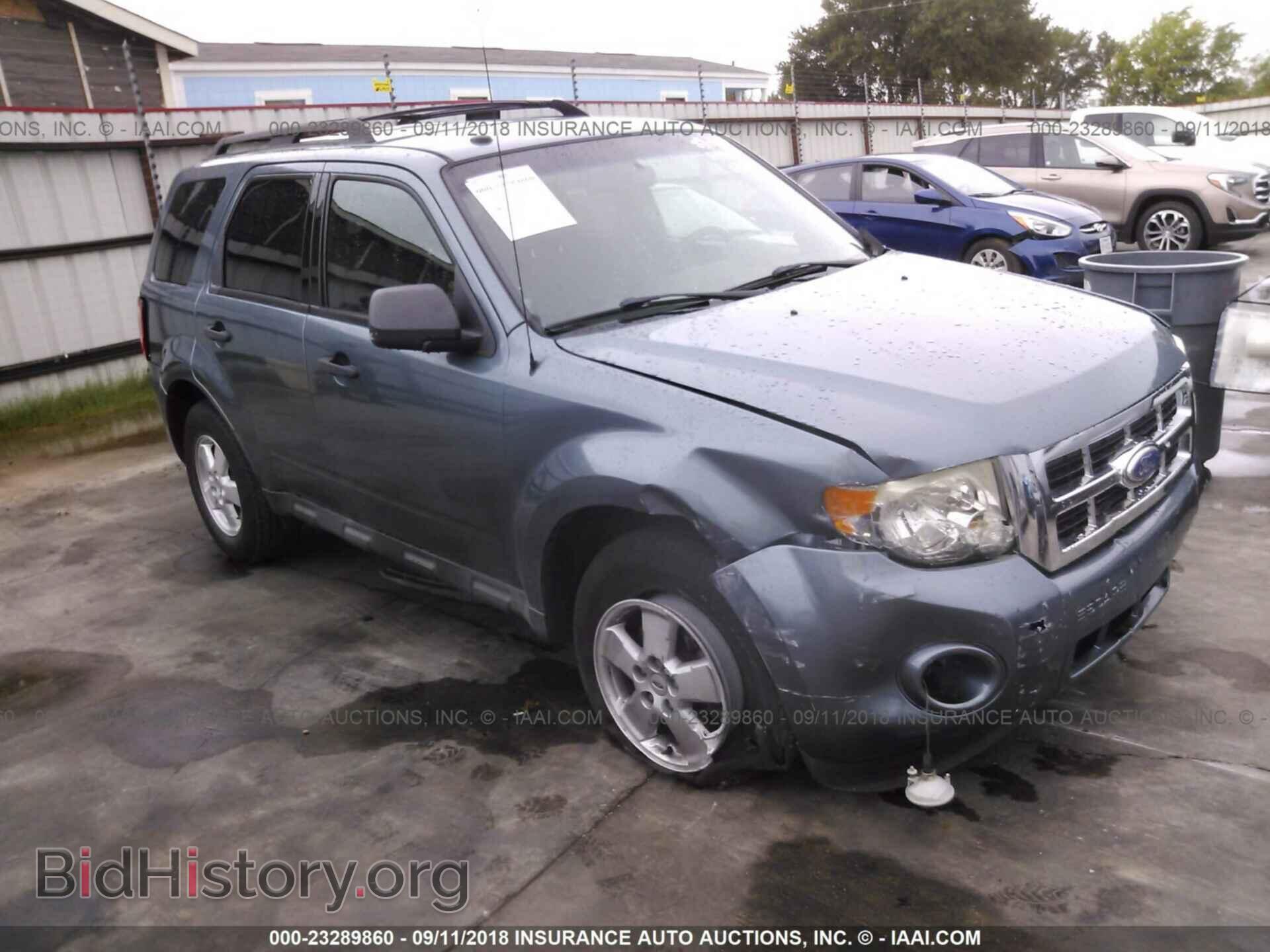 Photo 1FMCU0DG7BKC42036 - Ford Escape 2011