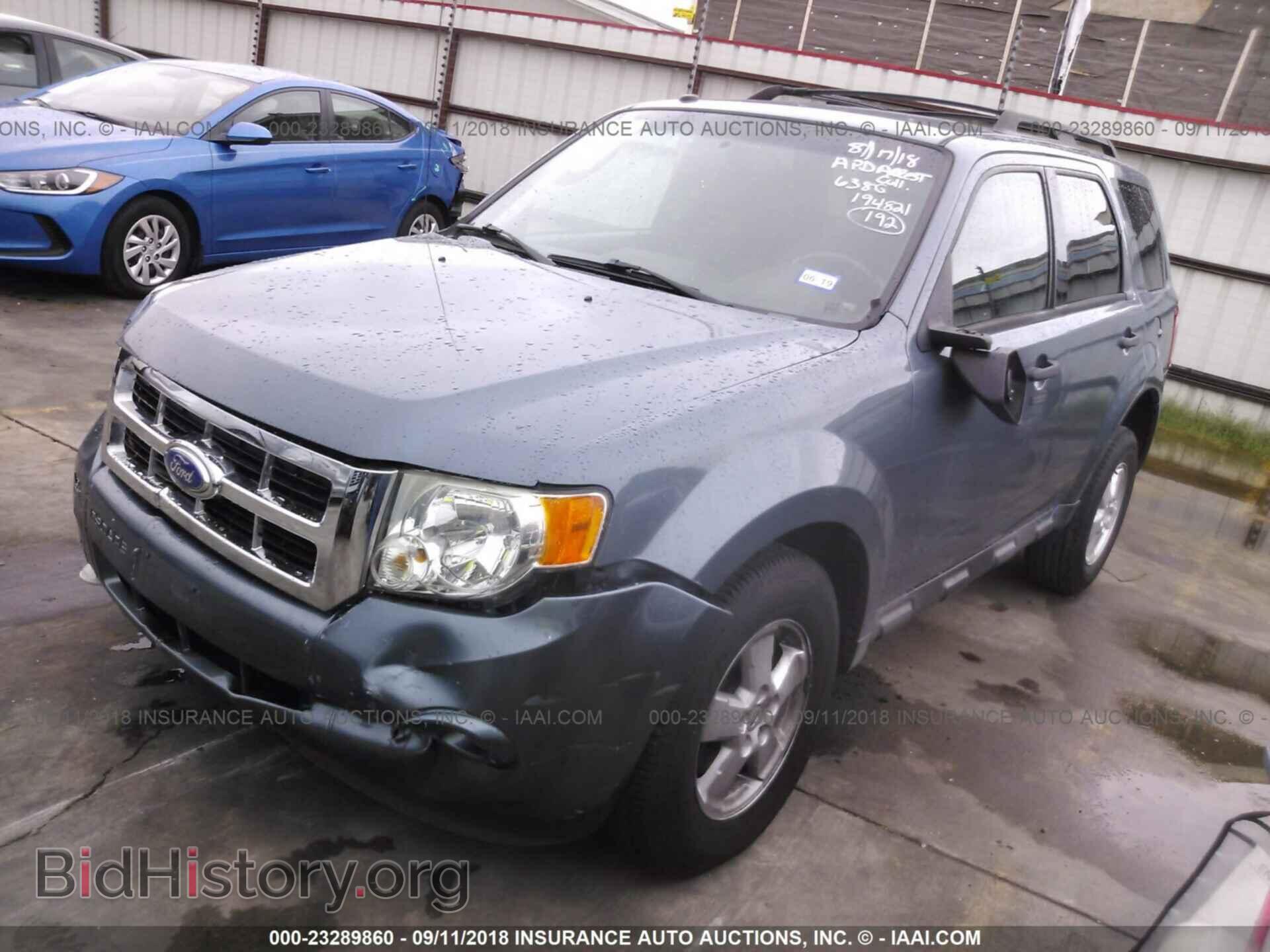 2011 Ford Escape - VIN: 1FMCU0DG7BKC42036 - Фото 2