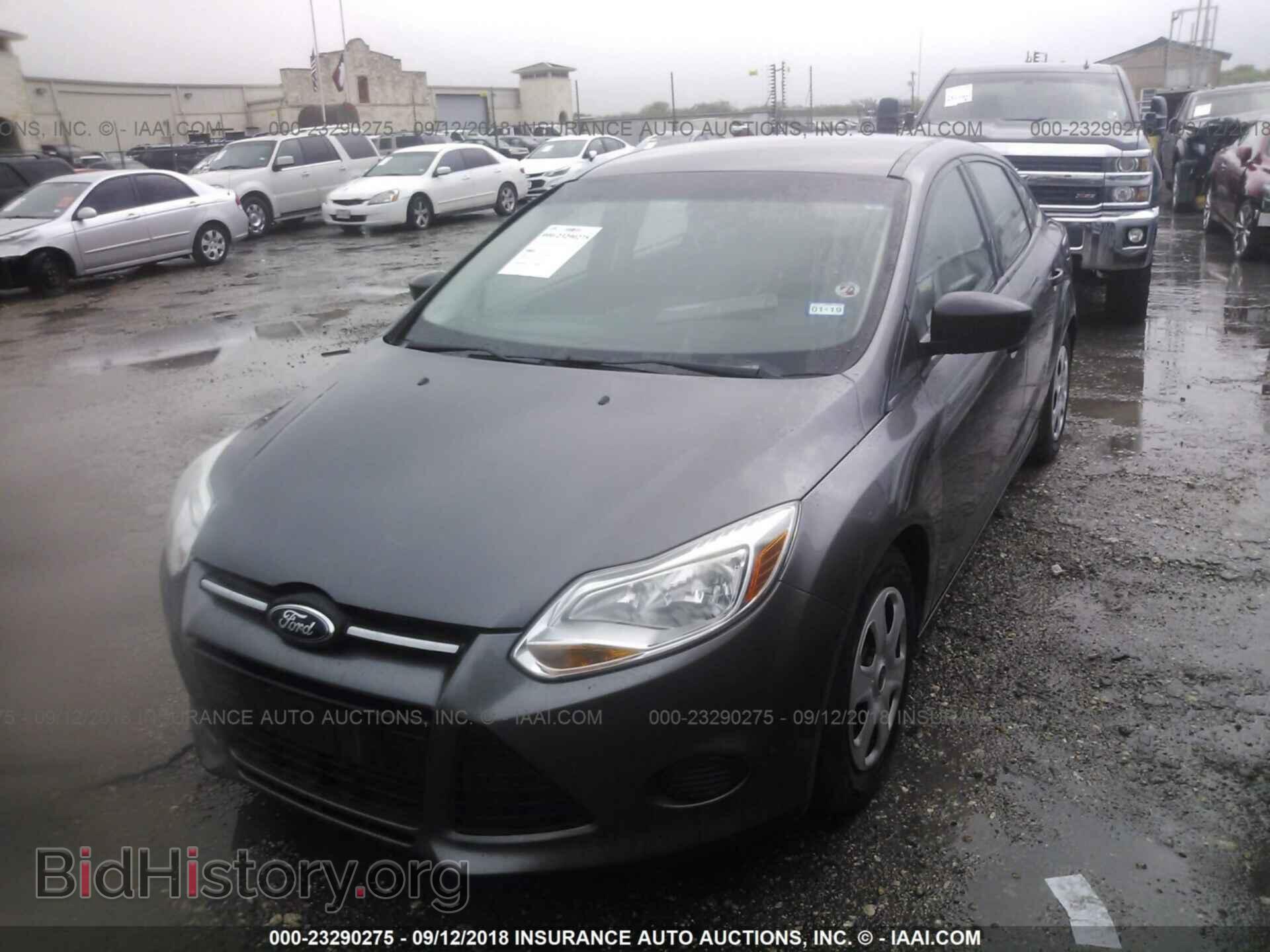 2014 Ford Focus - VIN: 1FADP3E21EL218212 - Photo 2