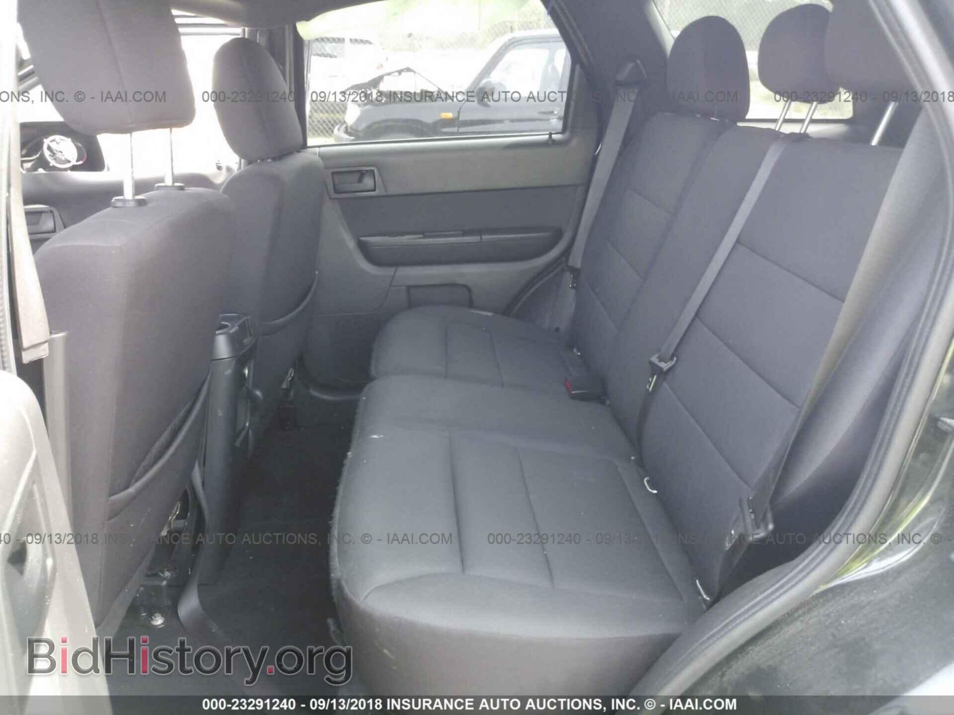 2011 Ford Escape - VIN: 1FMCU0DG0BKA31275 - Photo 8