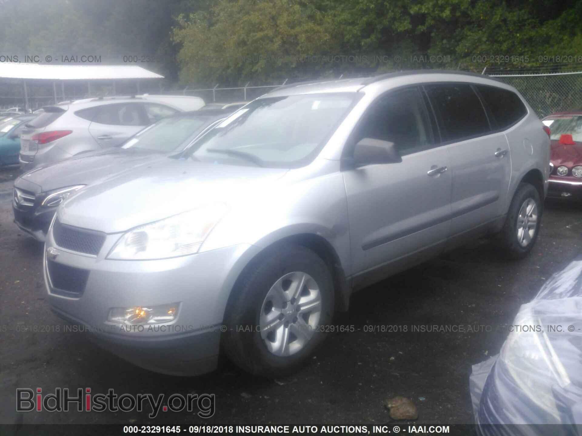 2012 Chevrolet Traverse - VIN: 1GNKRFED6CJ215689 - Фото 2