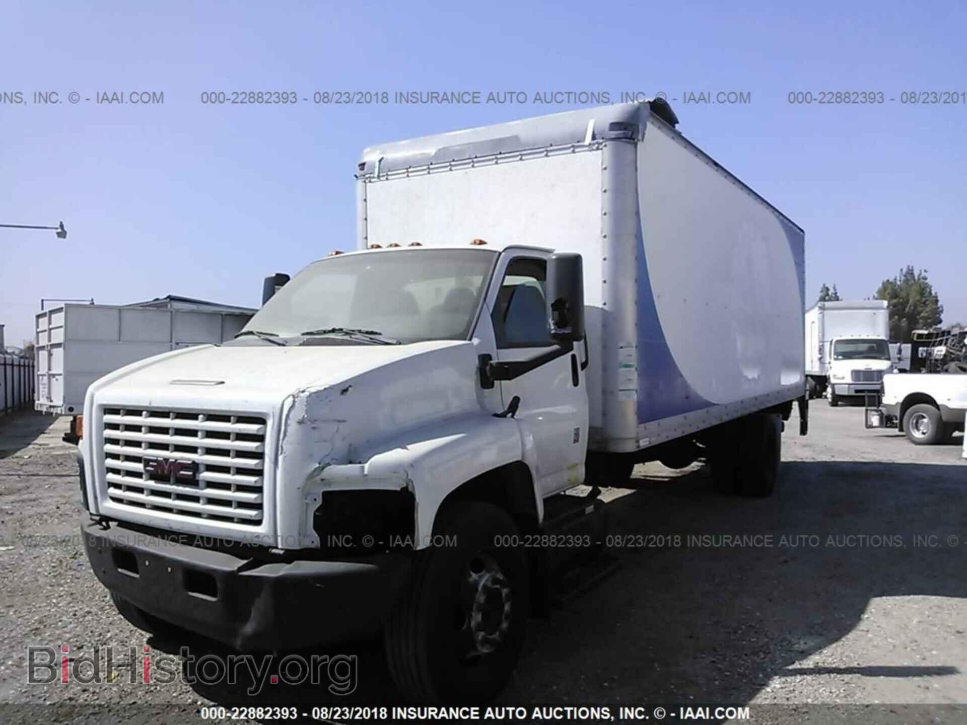 2005 GMC C7500 - VIN: 1GDJ7C1C85F901207 - Photo 2