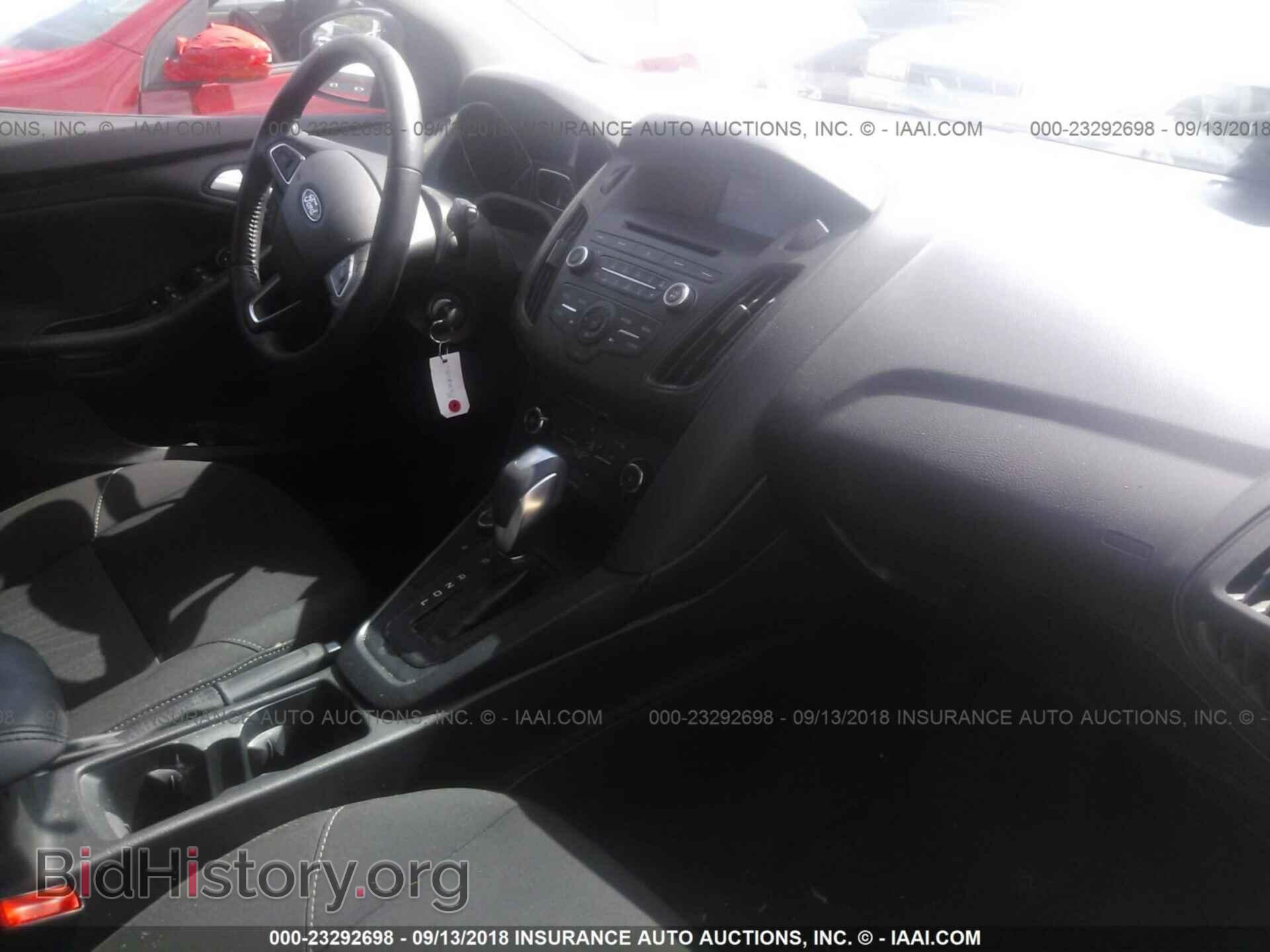 2016 Ford Focus - VIN: 1FADP3K27GL405493 - Photo 5