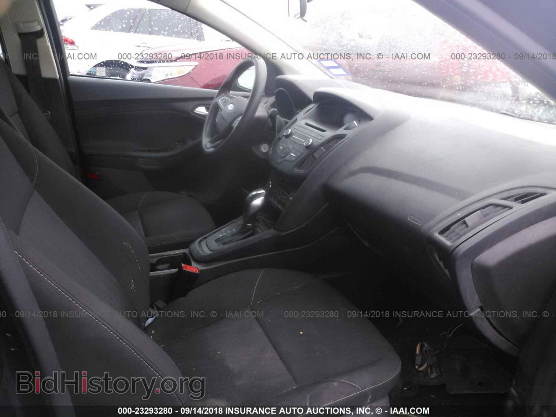 2016 Ford Focus - VIN: 1FADP3FE9GL257934 - Photo 5