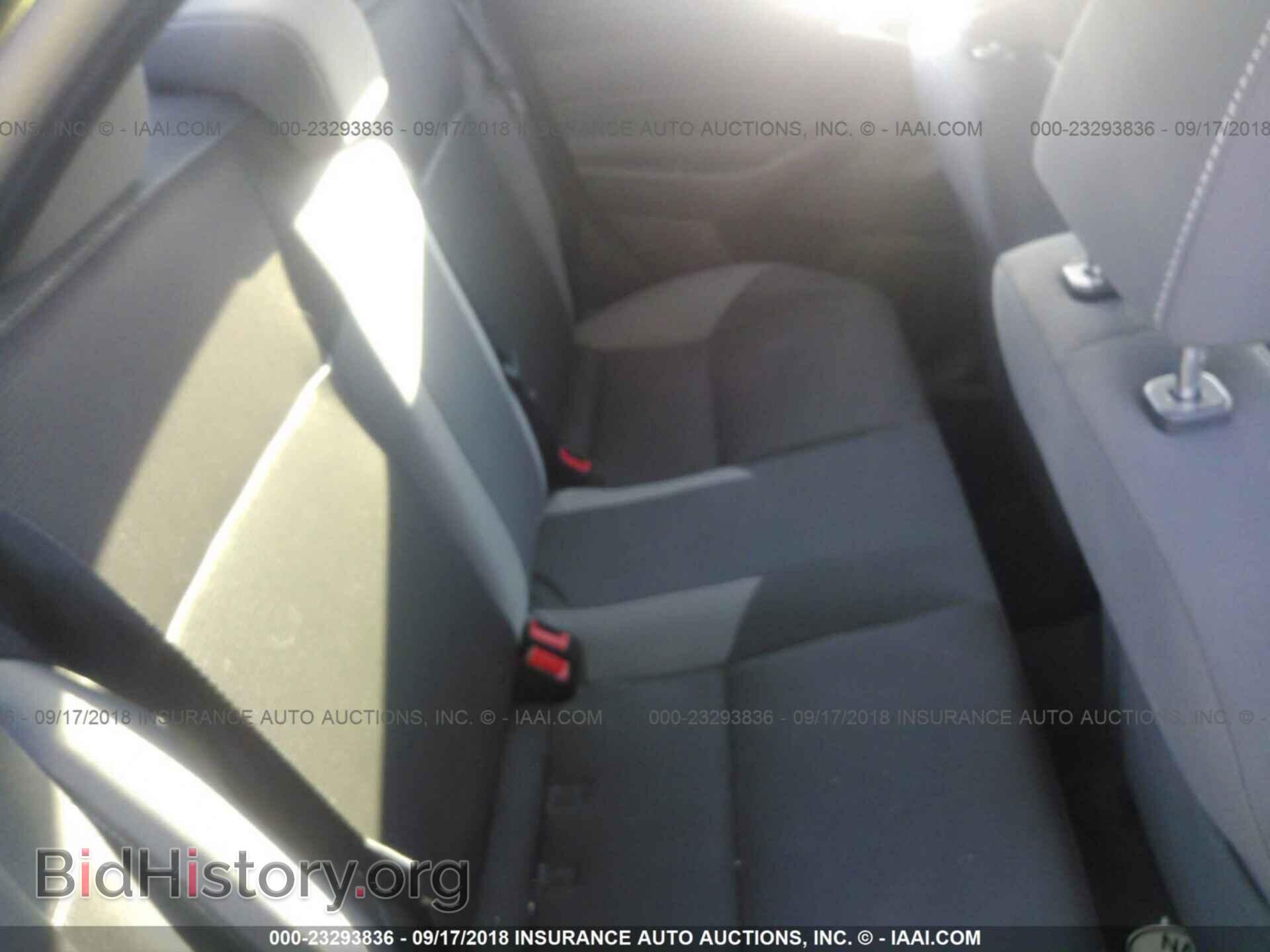 2012 Ford Focus - VIN: 1FAHP3F28CL463361 - Photo 8