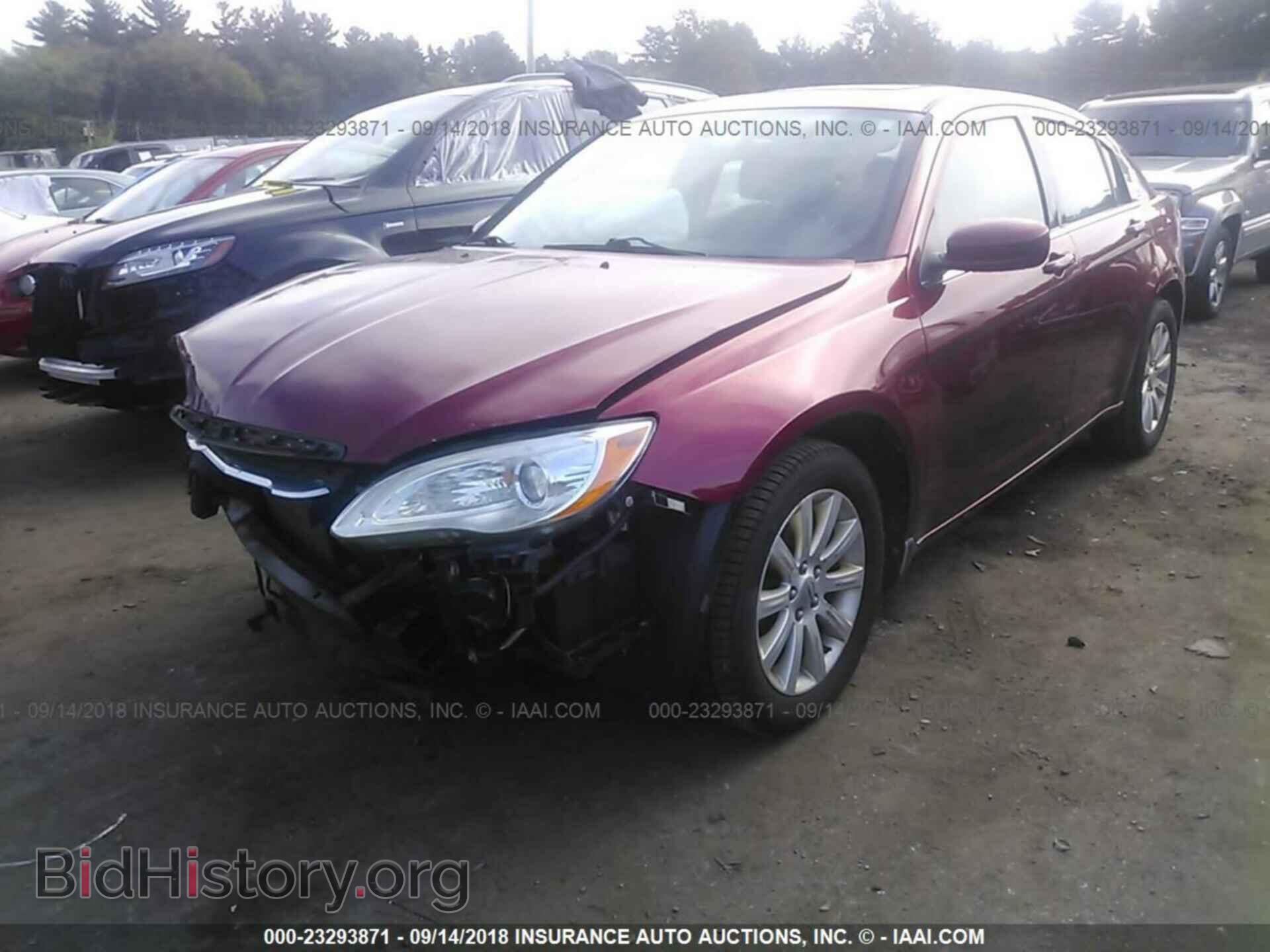 2011 Chrysler 200 - VIN: 1C3BC1FB8BN570479 - Фото 2