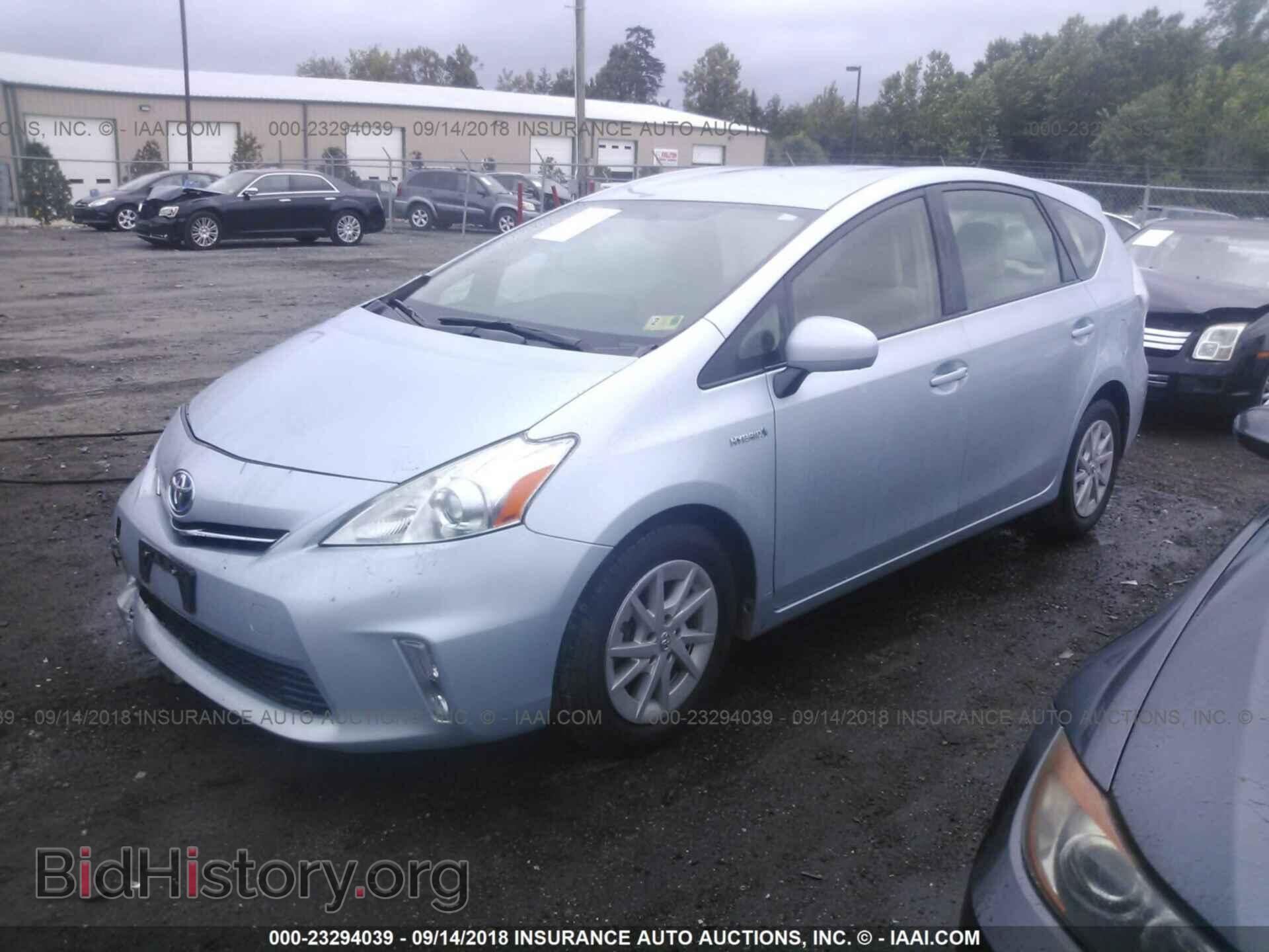 2014 Toyota Prius v - VIN: JTDZN3EU4E3311376 - Фото 2