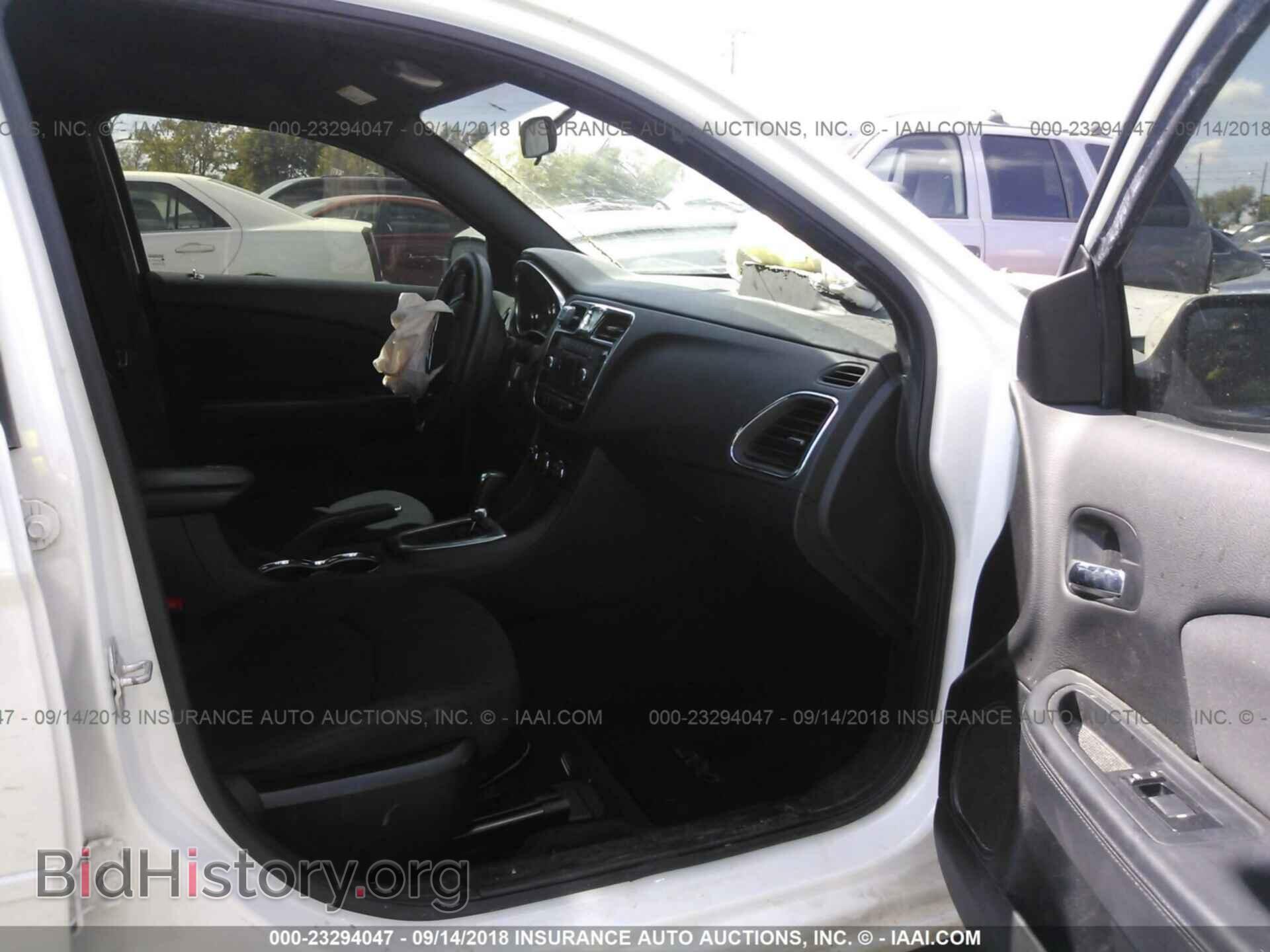 2012 Chrysler 200 - VIN: 1C3CCBAG5CN321491 - Фото 5