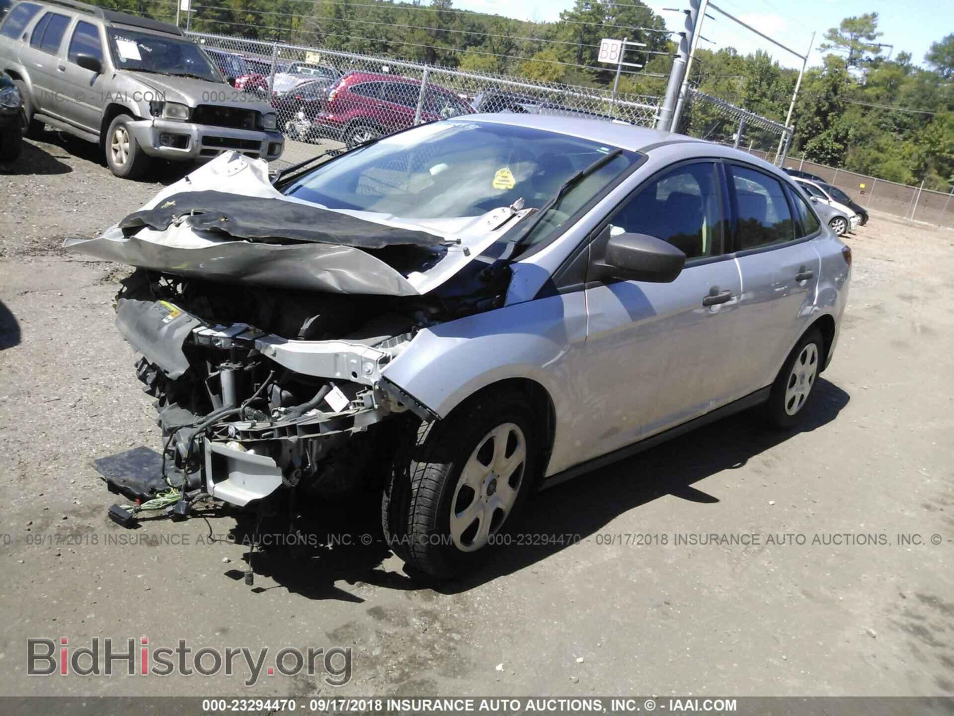 2012 Ford Focus - VIN: 1FAHP3E20CL402233 - Фото 2