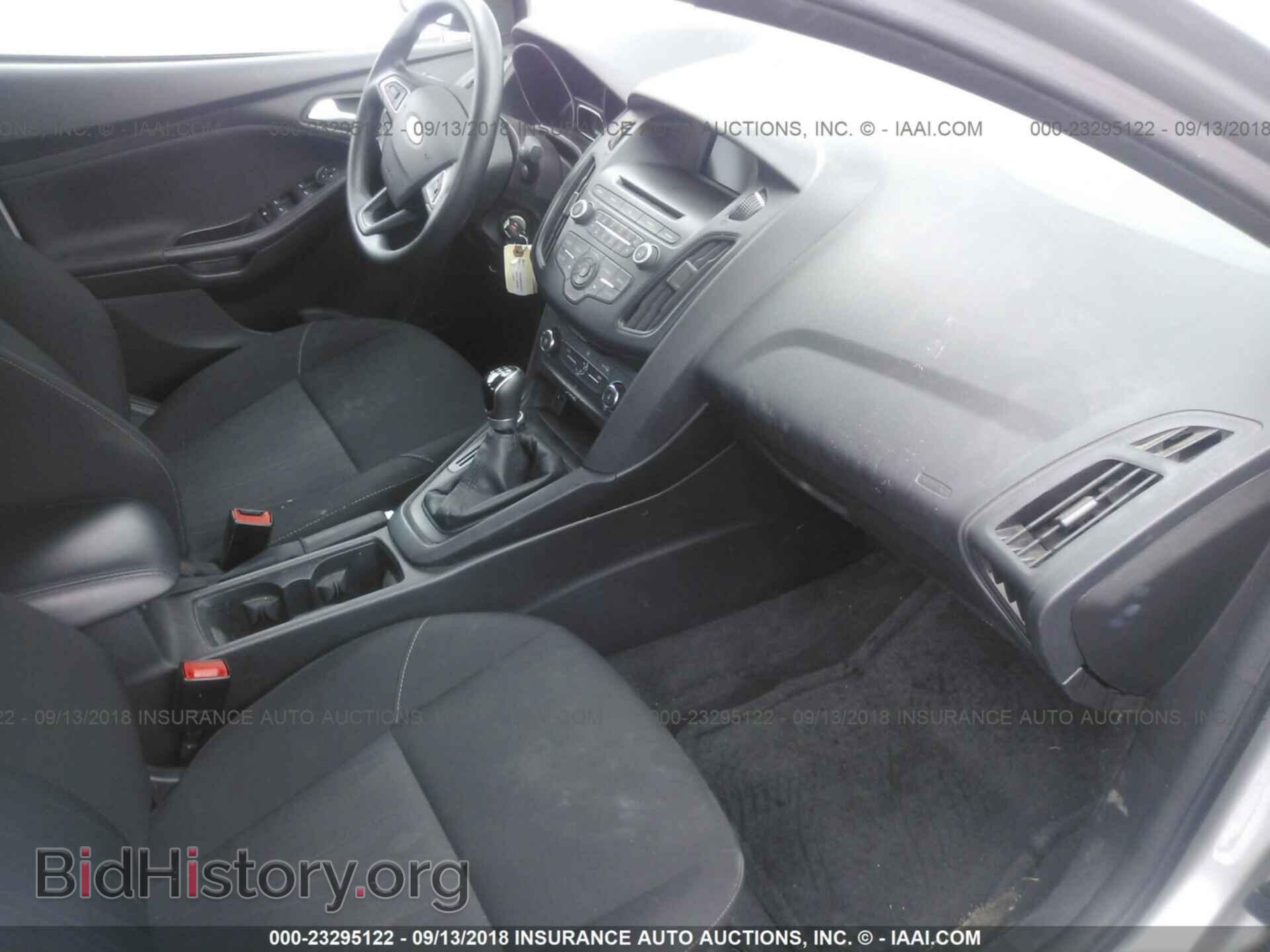 2015 Ford Focus - VIN: 1FADP3F27FL300929 - Photo 5