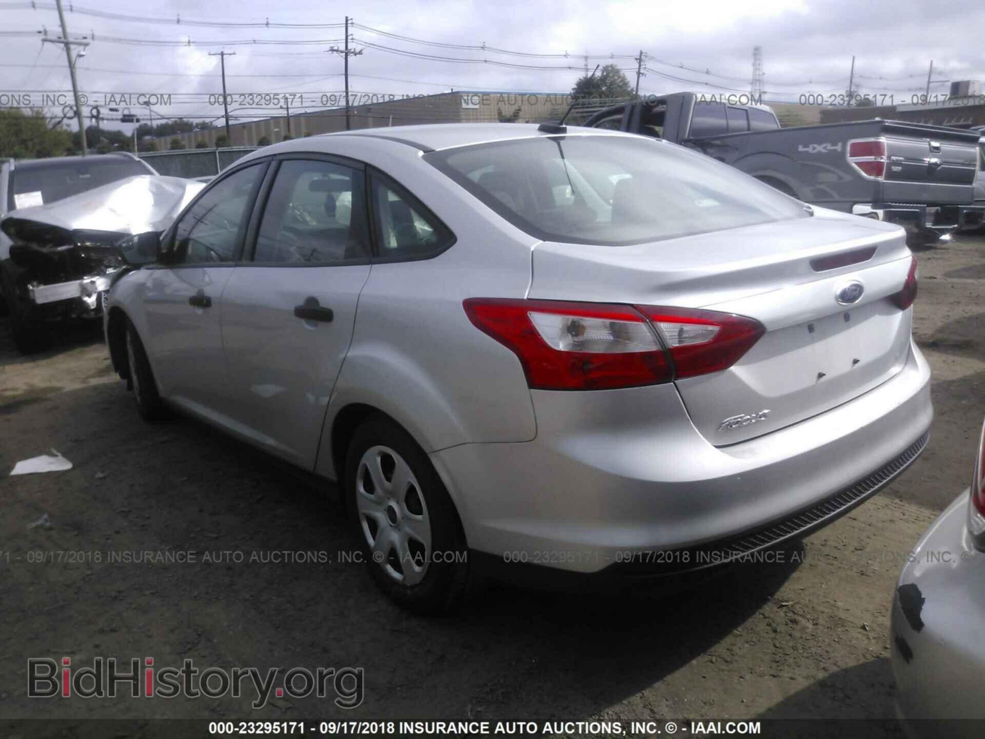 2014 Ford Focus - VIN: 1FADP3E20EL101866 - Photo 3