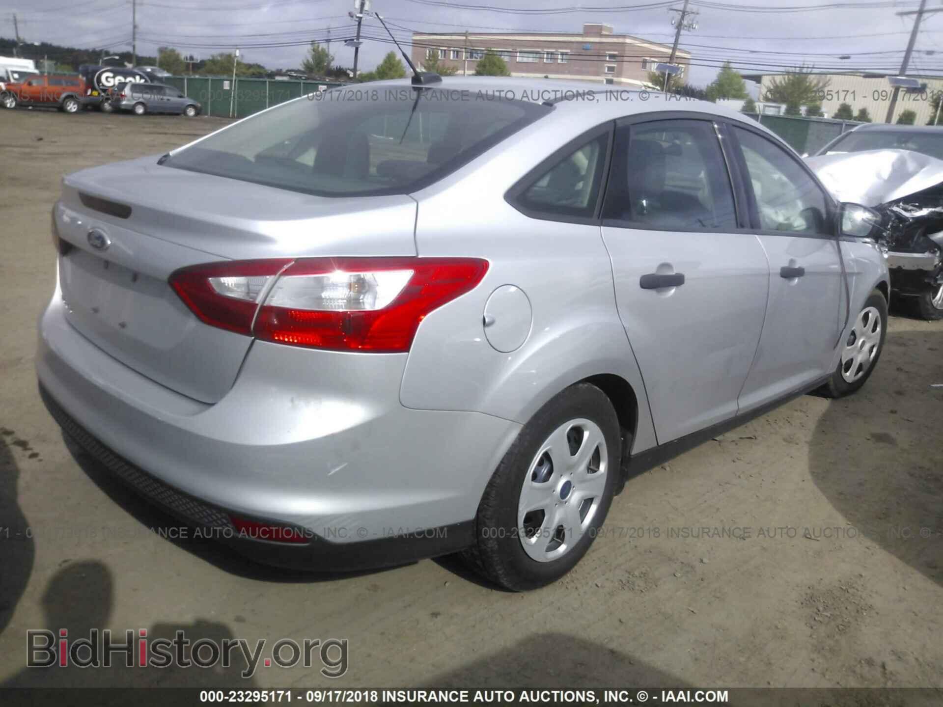 2014 Ford Focus - VIN: 1FADP3E20EL101866 - Photo 4