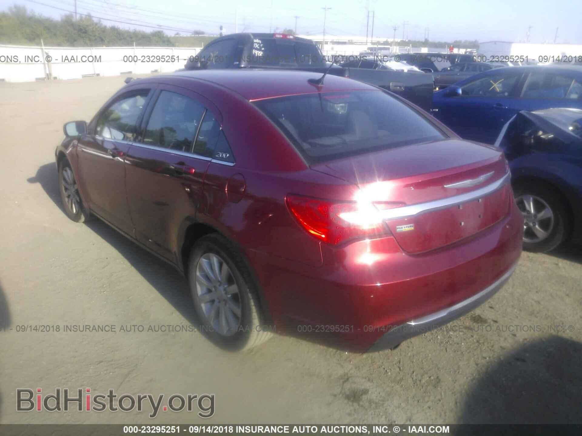 2014 Chrysler 200 - VIN: 1C3CCBBG9EN114037 - Фото 3