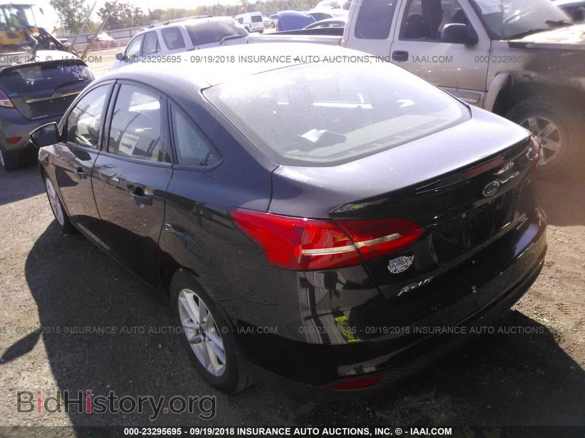2016 Ford Focus - VIN: 1FADP3F21GL290643 - Photo 3