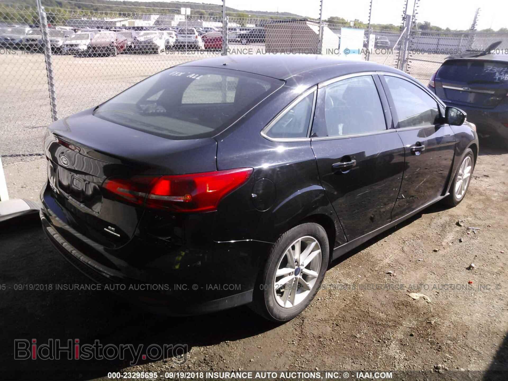 2016 Ford Focus - VIN: 1FADP3F21GL290643 - Photo 4