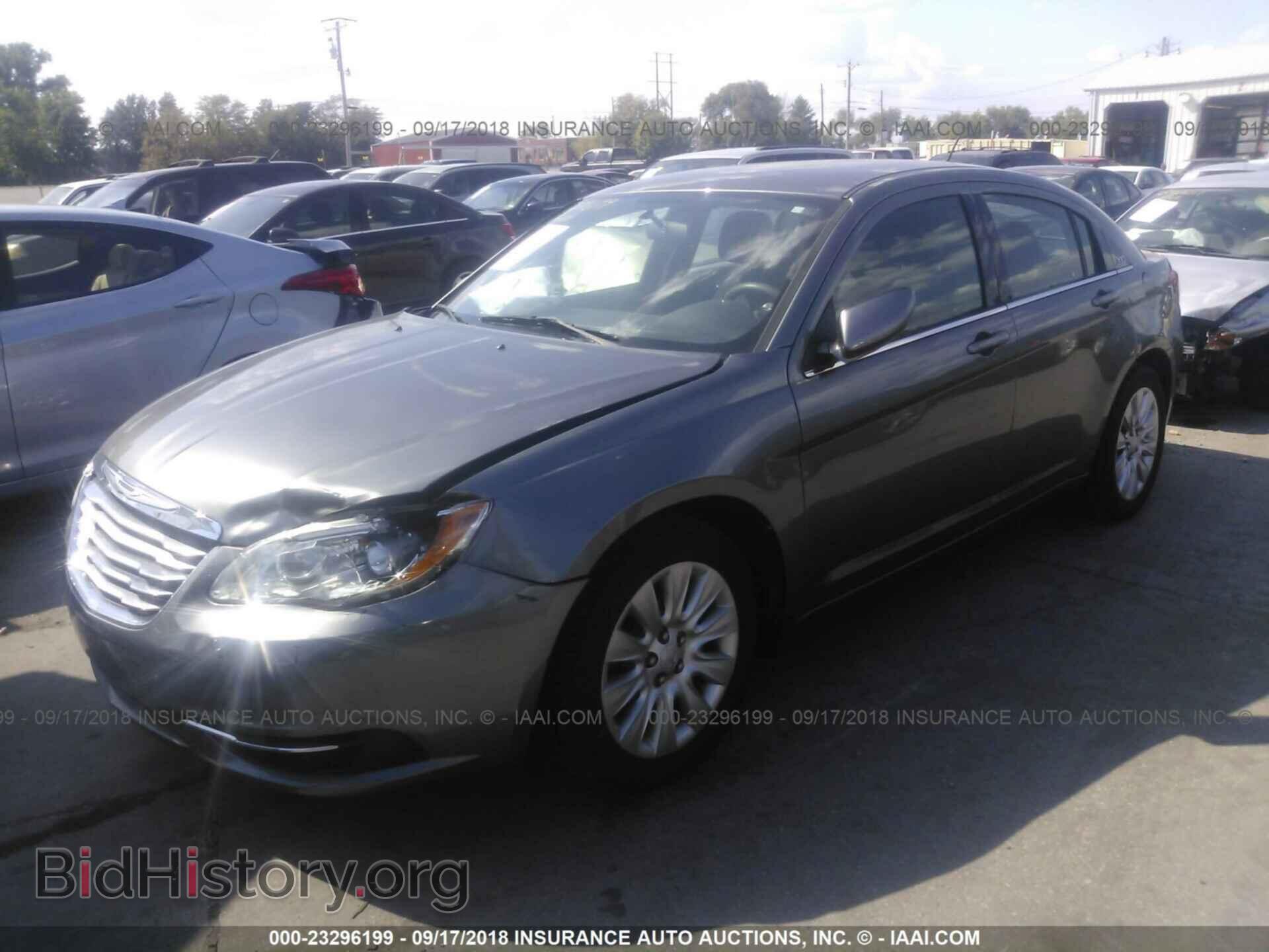 2013 Chrysler 200 - VIN: 1C3CCBAB3DN642080 - Фото 2