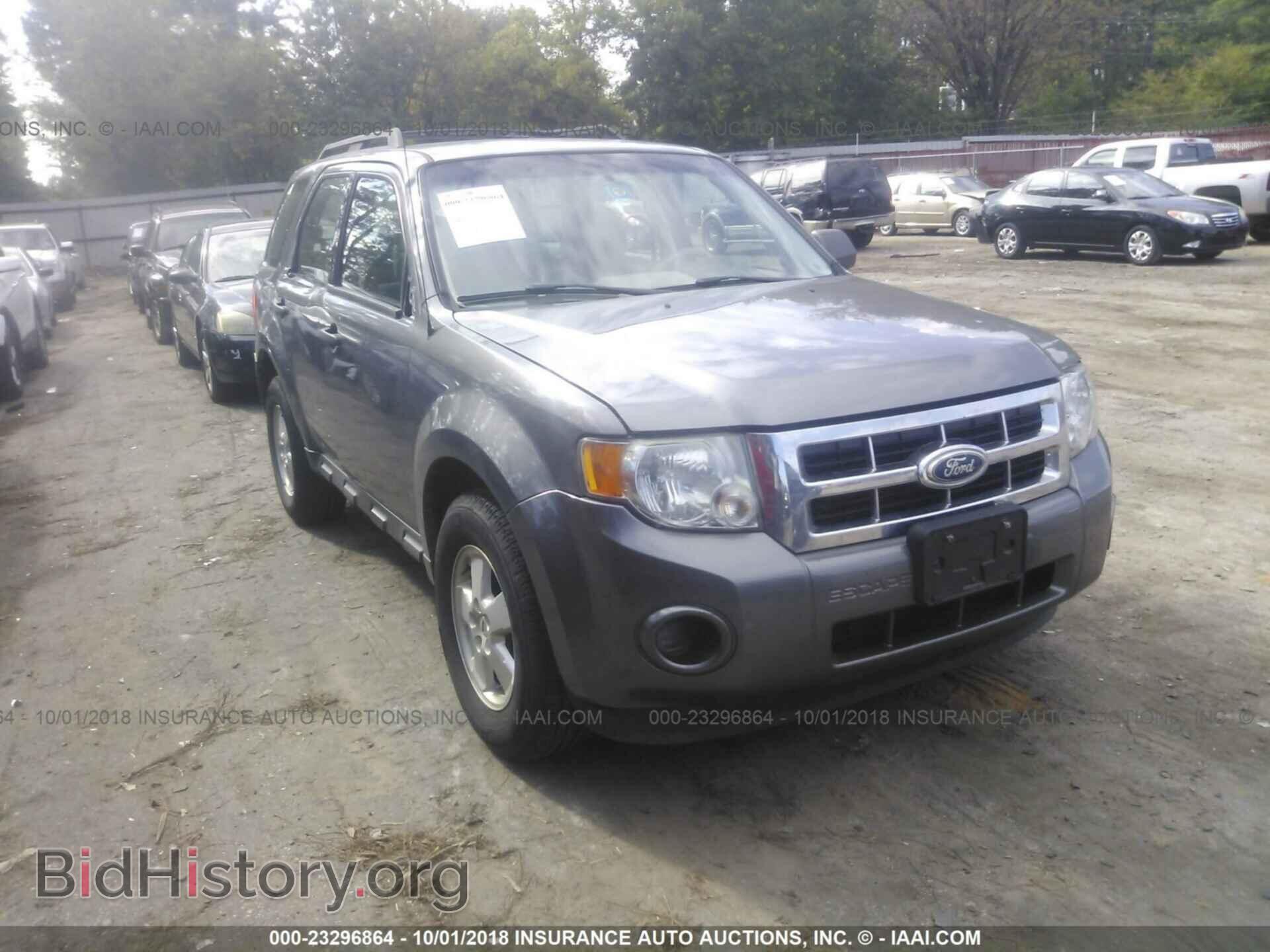 Photo 1FMCU0C74BKA67794 - Ford Escape 2011