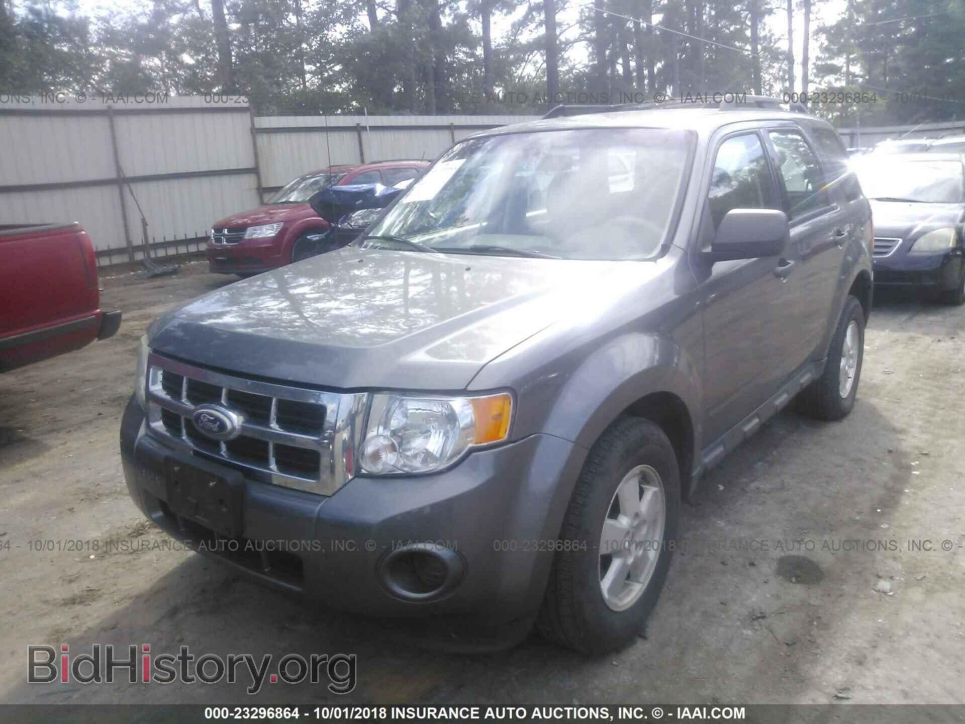 2011 Ford Escape - VIN: 1FMCU0C74BKA67794 - Photo 2