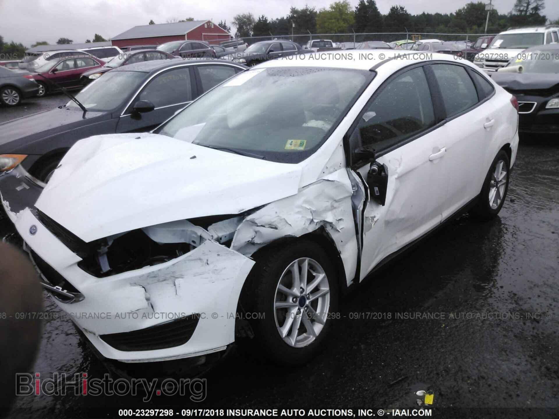 2016 Ford Focus - VIN: 1FADP3F22GL297777 - Photo 2