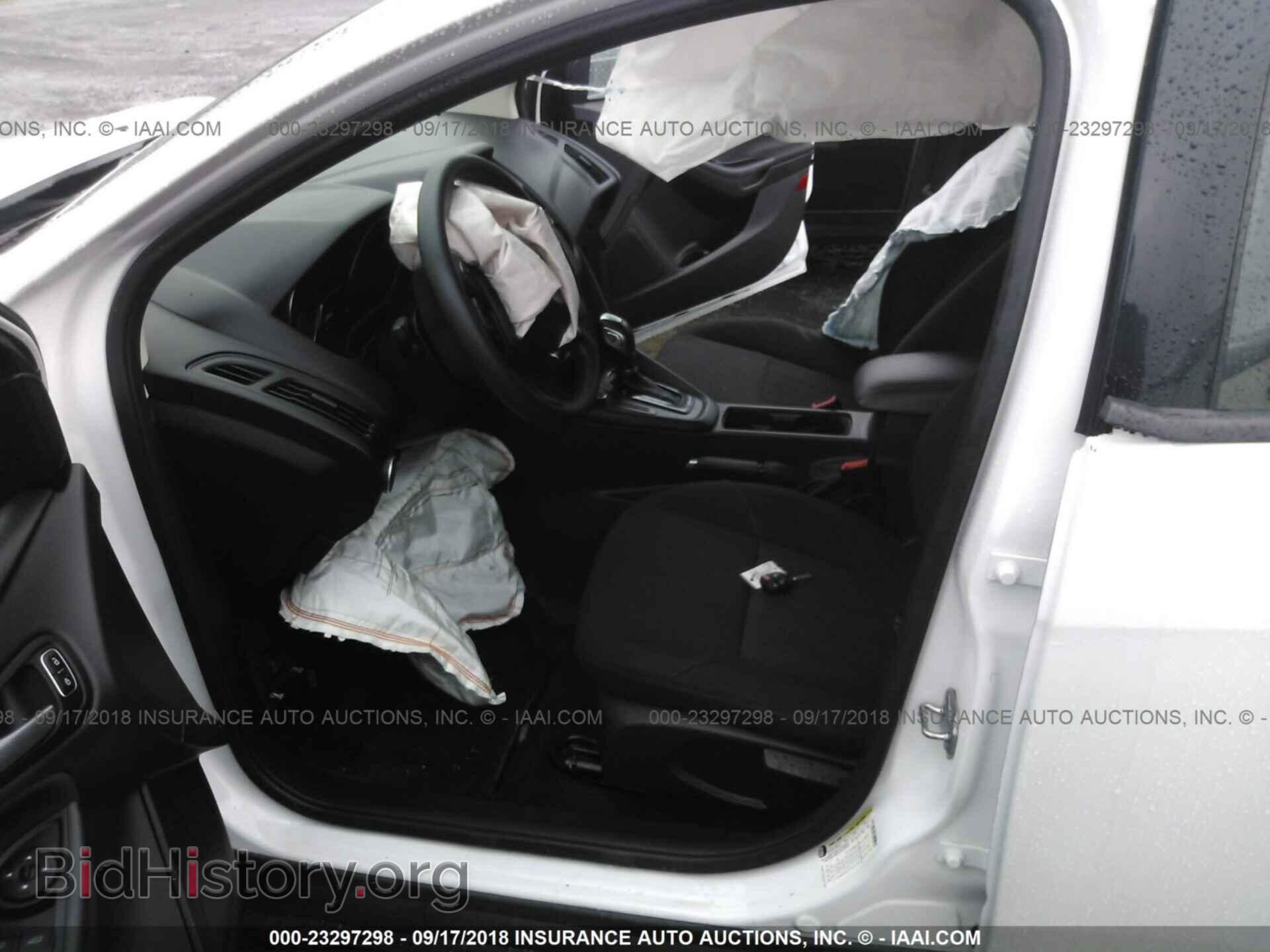 2016 Ford Focus - VIN: 1FADP3F22GL297777 - Photo 5