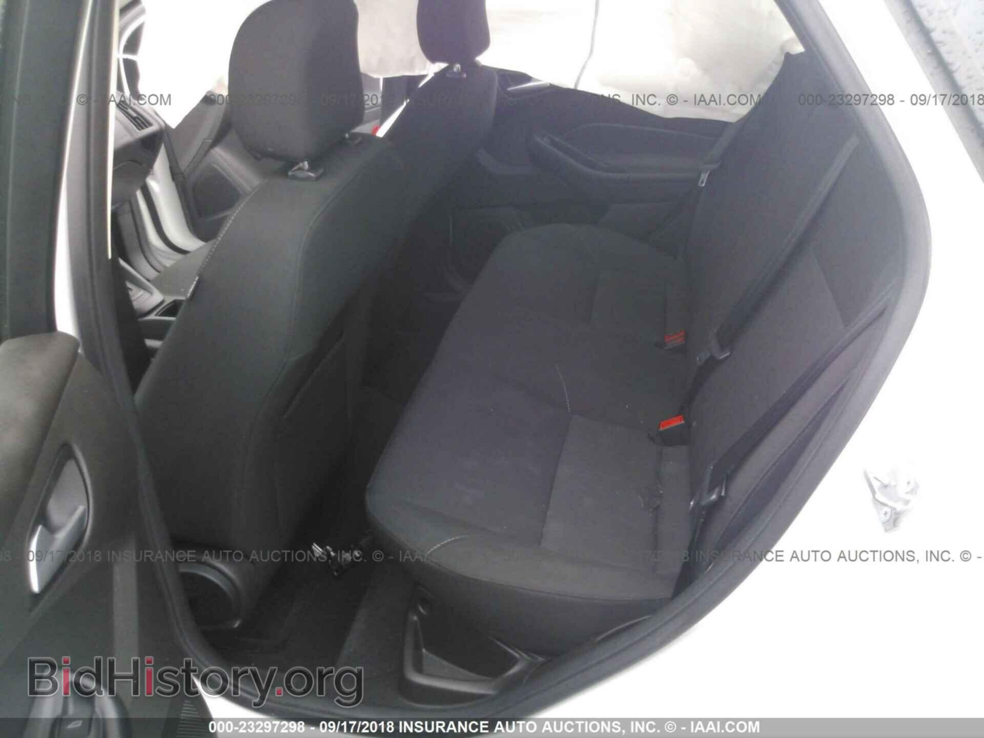 2016 Ford Focus - VIN: 1FADP3F22GL297777 - Photo 8