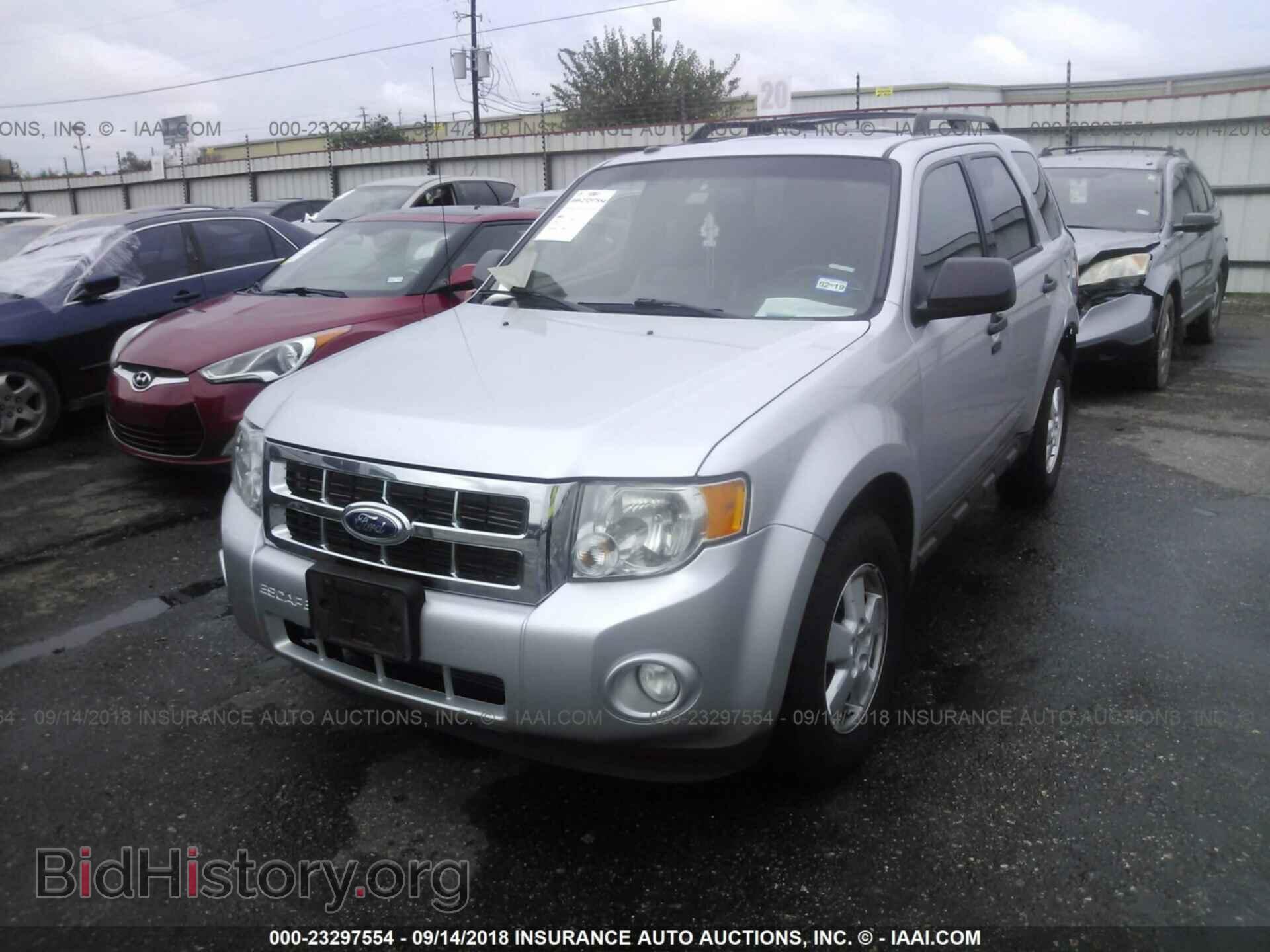 2012 Ford Escape - VIN: 1FMCU0D74CKB37195 - Photo 2