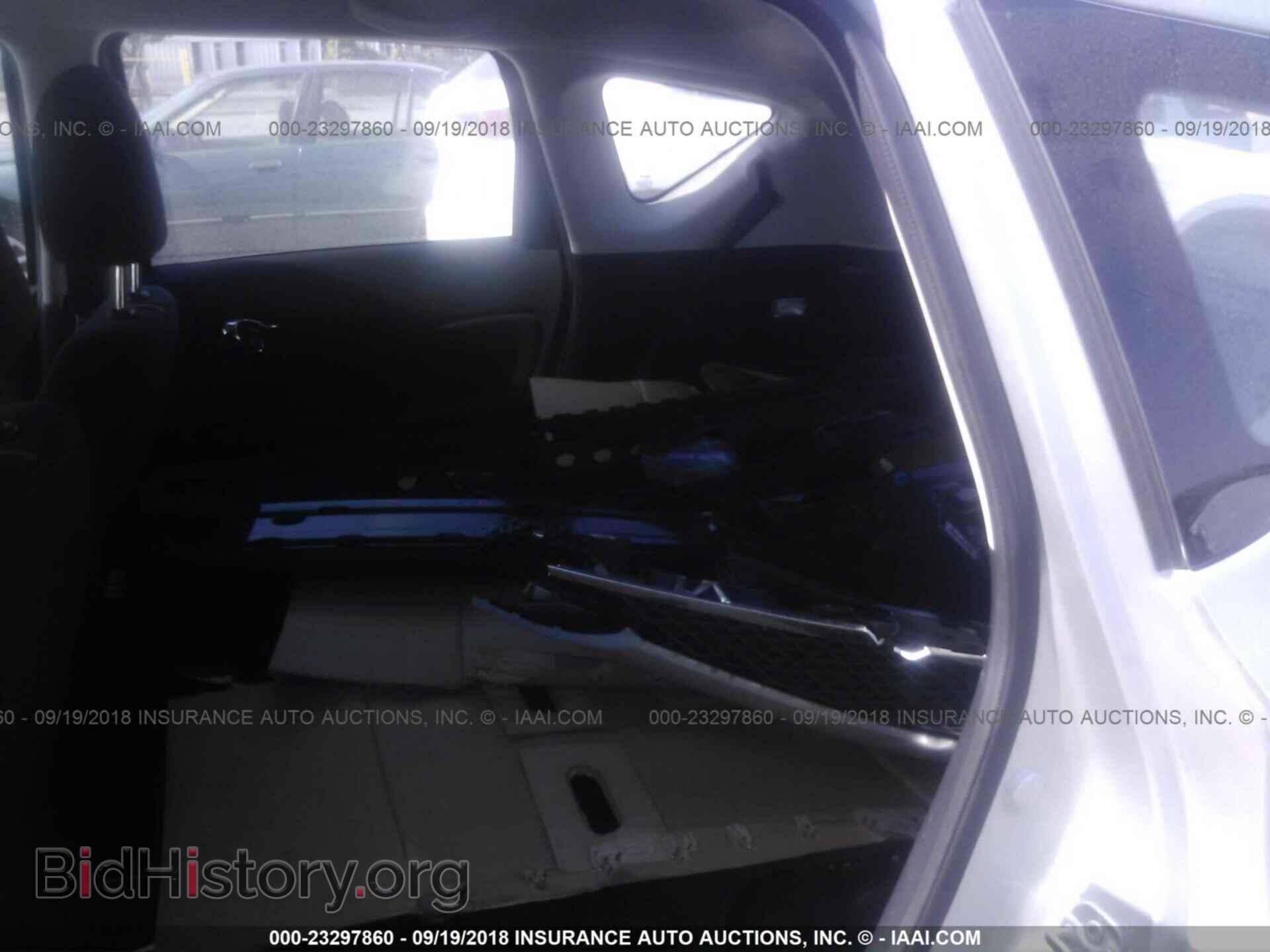 2015 Nissan Versa note - VIN: 3N1CE2CP8FL449749 - Photo 8