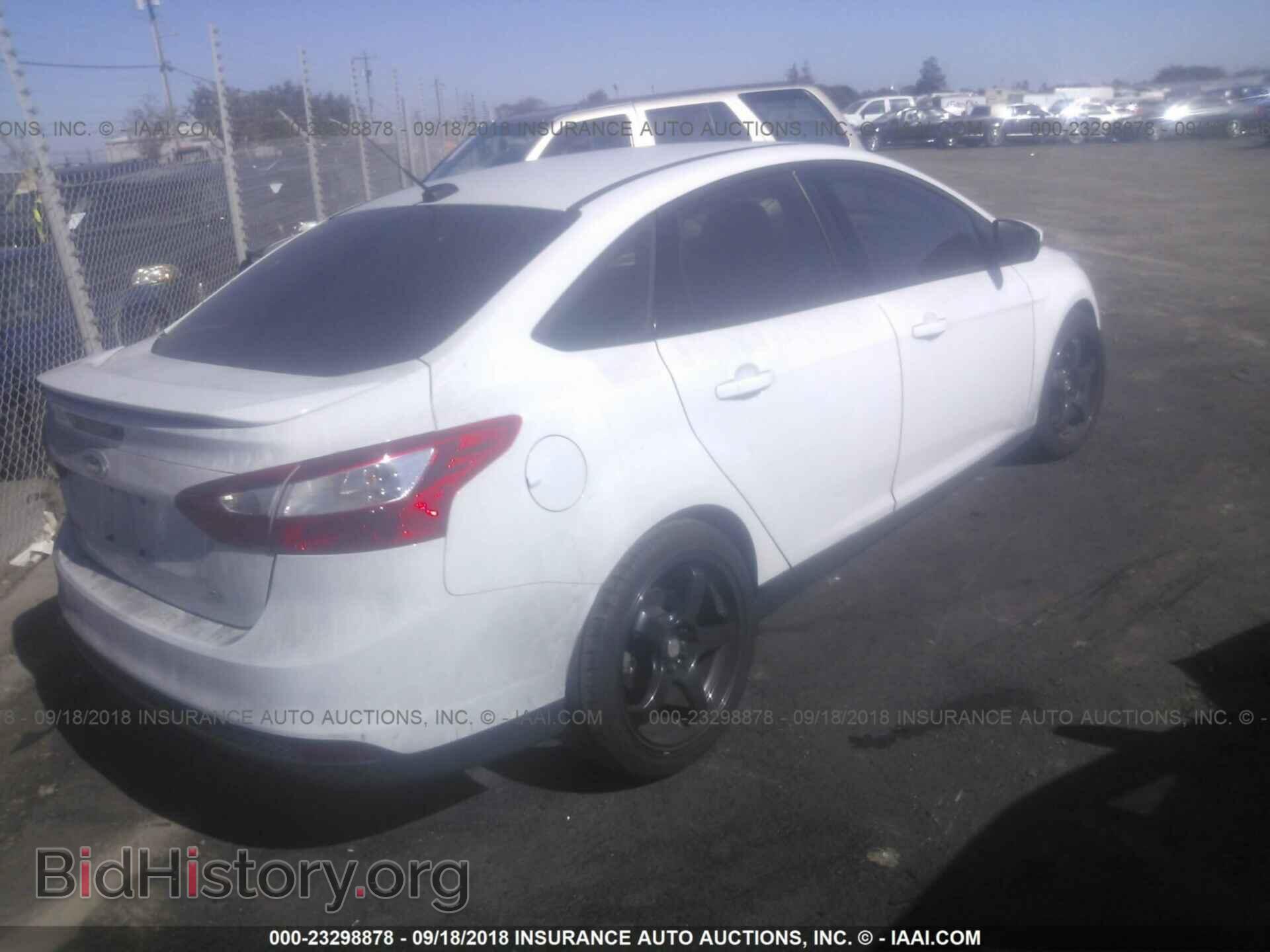 2014 Ford Focus - VIN: 1FADP3F24EL342425 - Photo 4