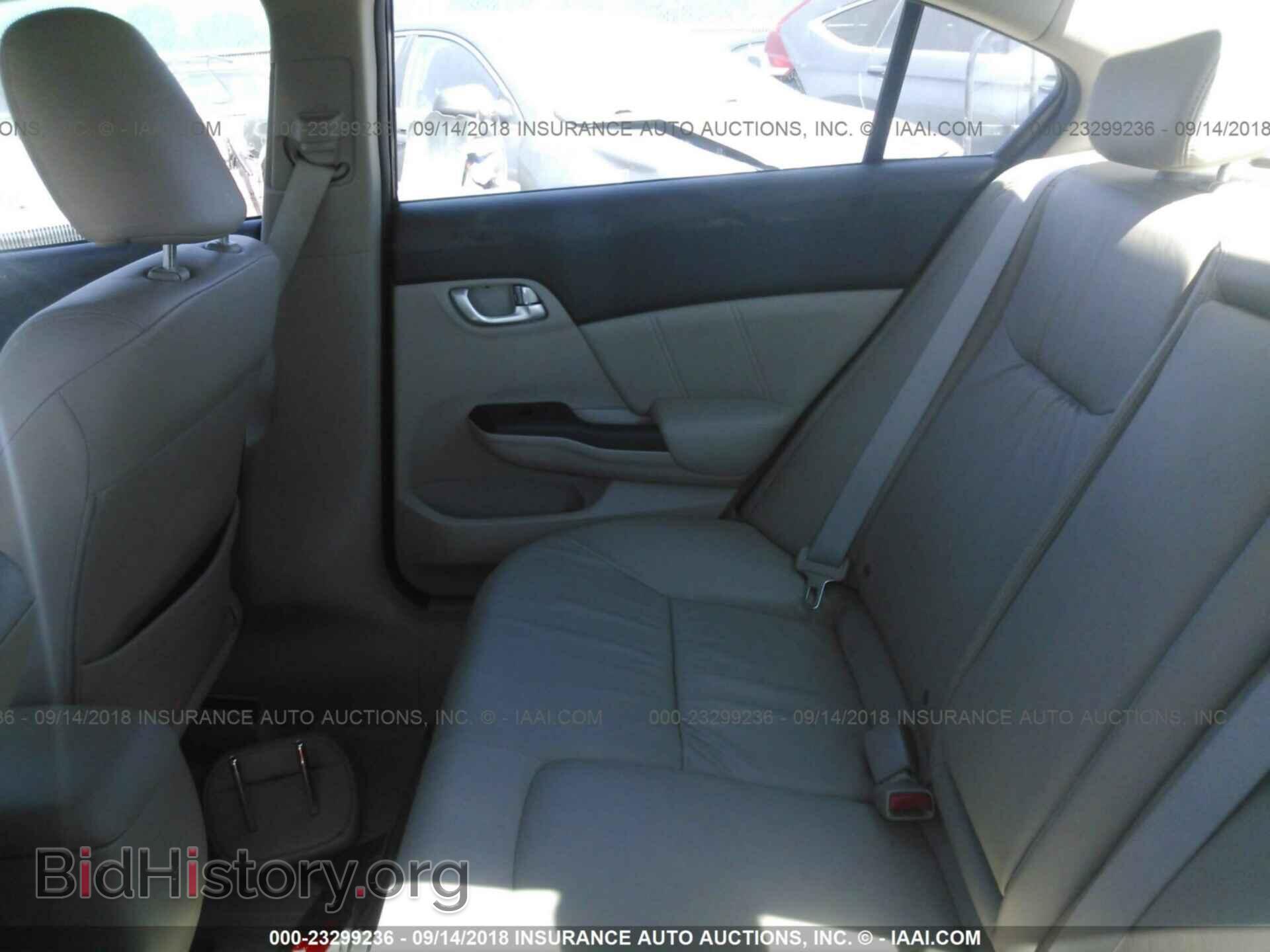 2012 Honda Civic - VIN: 2HGFB2F97CH506271 - Photo 8
