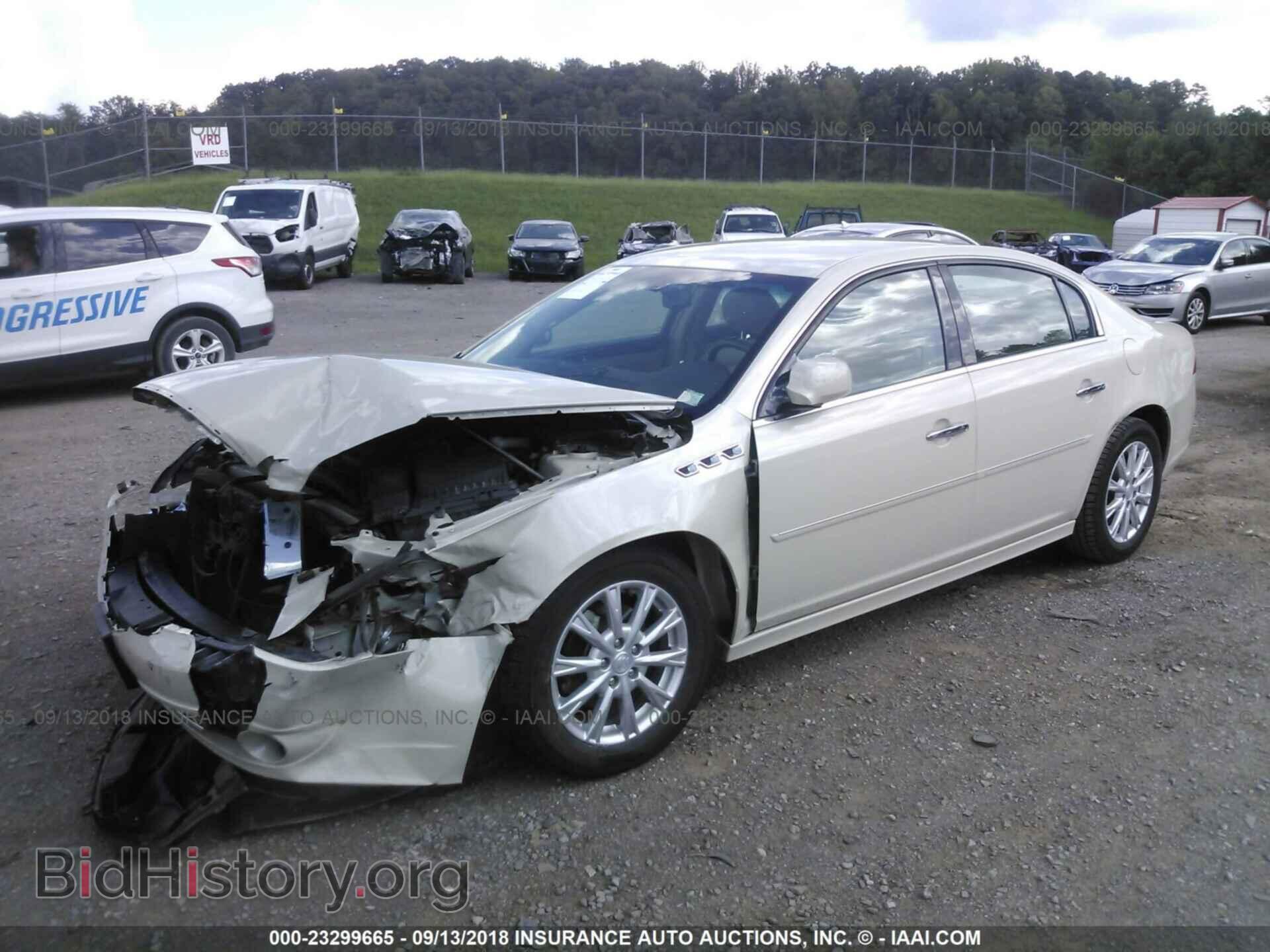 2011 Buick Lucerne - VIN: 1G4HC5EMXBU110208 - Фото 2