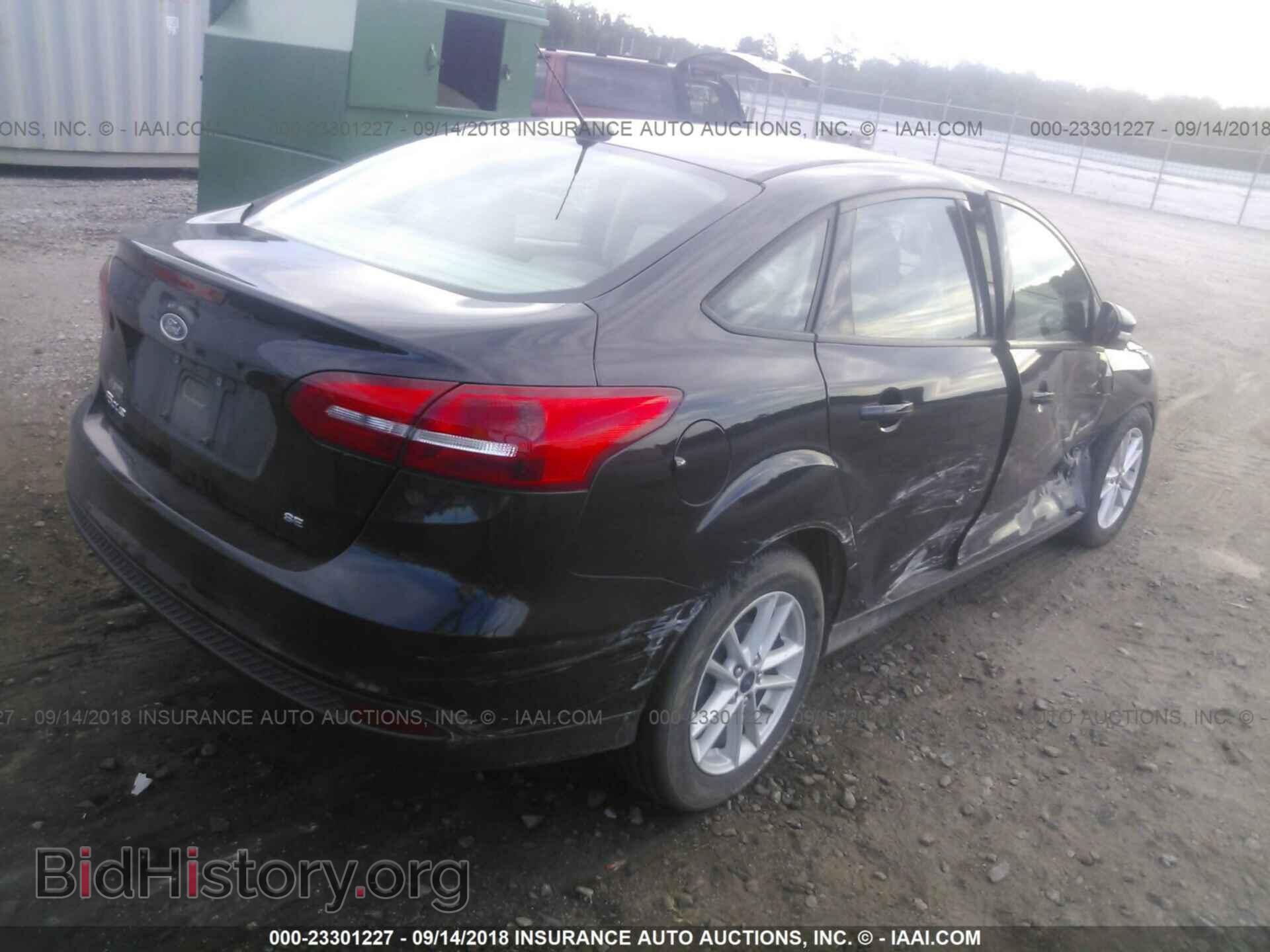 2017 Ford Focus - VIN: 1FADP3F28HL201510 - Фото 4