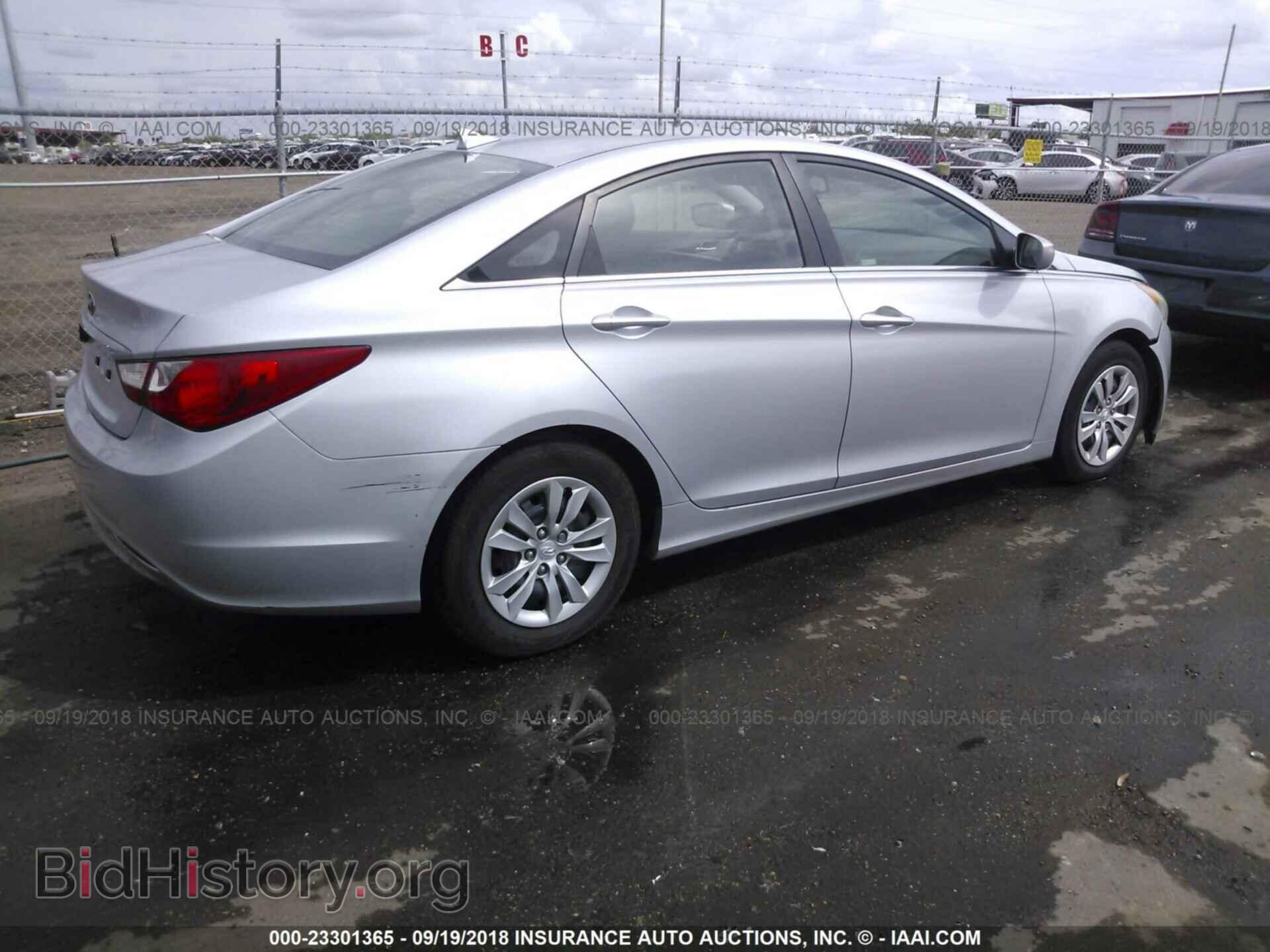 2012 Hyundai Sonata - VIN: 5NPEB4AC3CH323305 - Photo 4