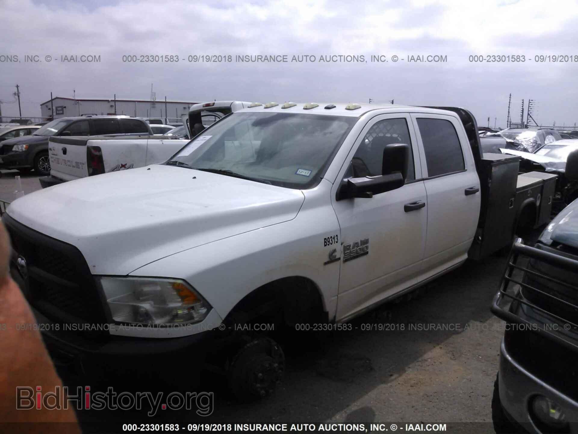 2013 Ram 3500 - VIN: 3C7WR9CL3DG529313 - Фото 2