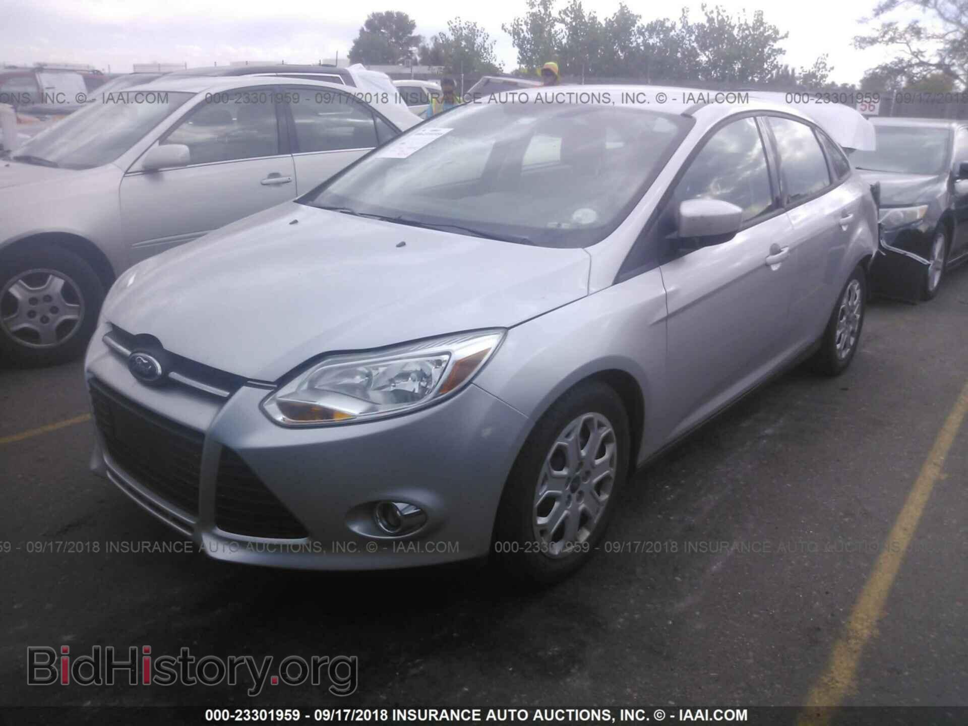 2012 Ford Focus - VIN: 1FAHP3F27CL290285 - Photo 2