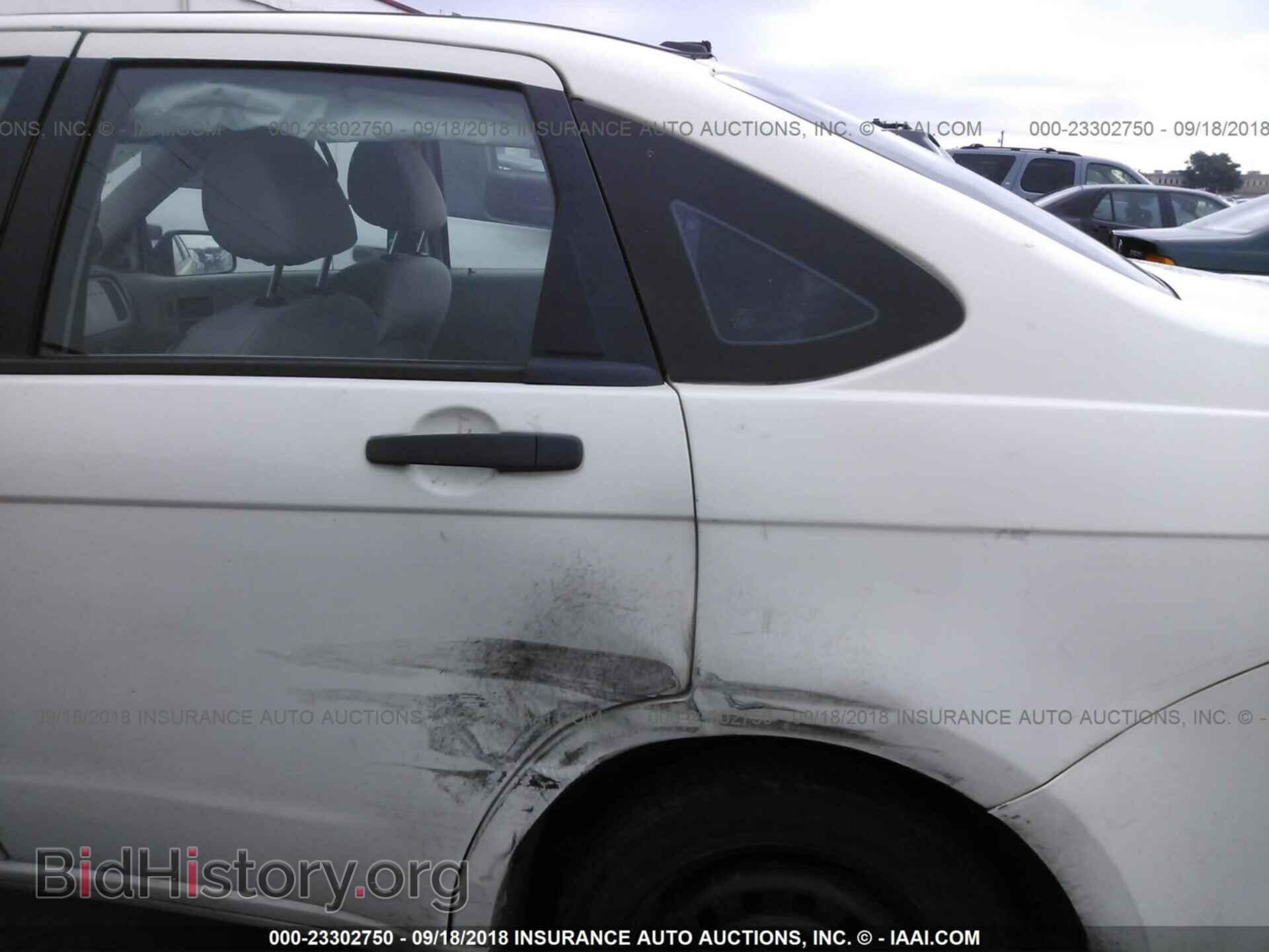2011 Ford Focus - VIN: 1FAHP3FN6BW181758 - Фото 6