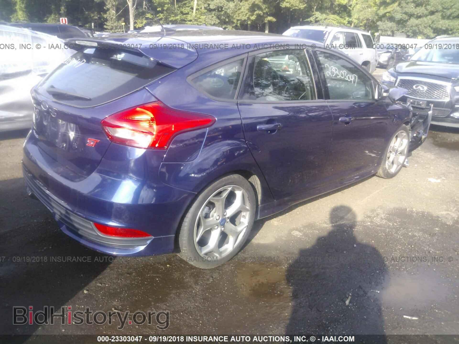 2016 Ford Focus - VIN: 1FADP3L93GL273571 - Photo 4