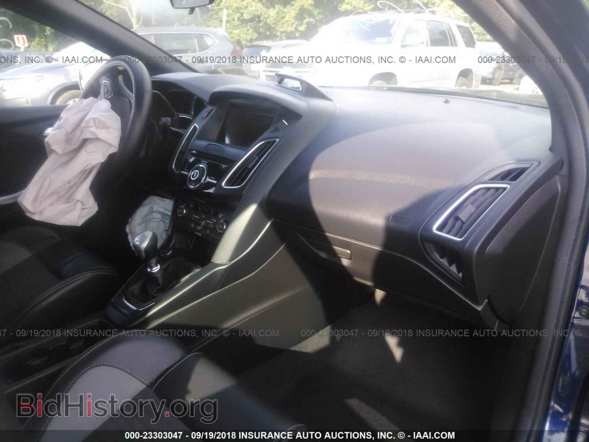 2016 Ford Focus - VIN: 1FADP3L93GL273571 - Photo 5