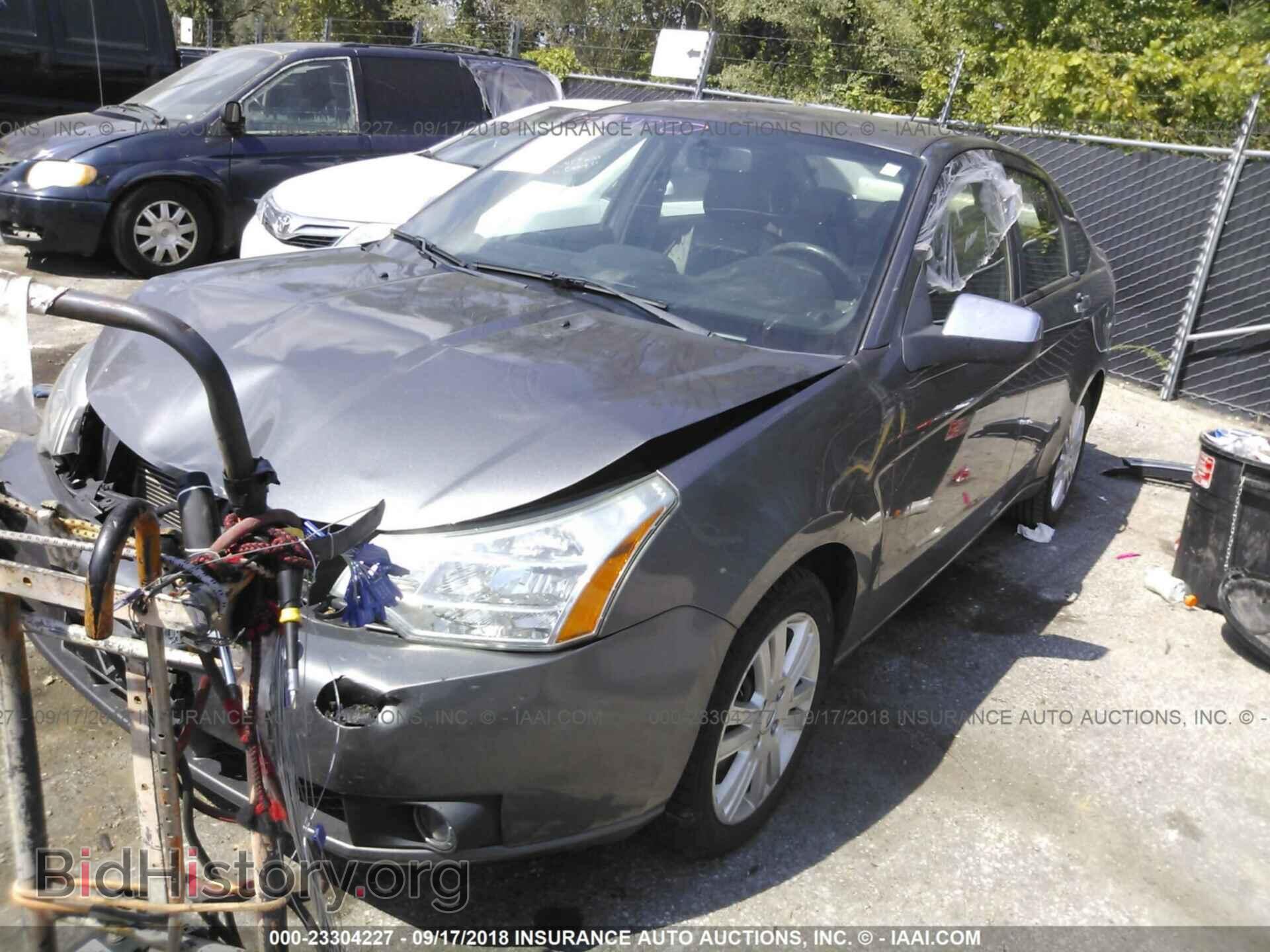 2011 Ford Focus - VIN: 1FAHP3HN9BW161100 - Фото 2